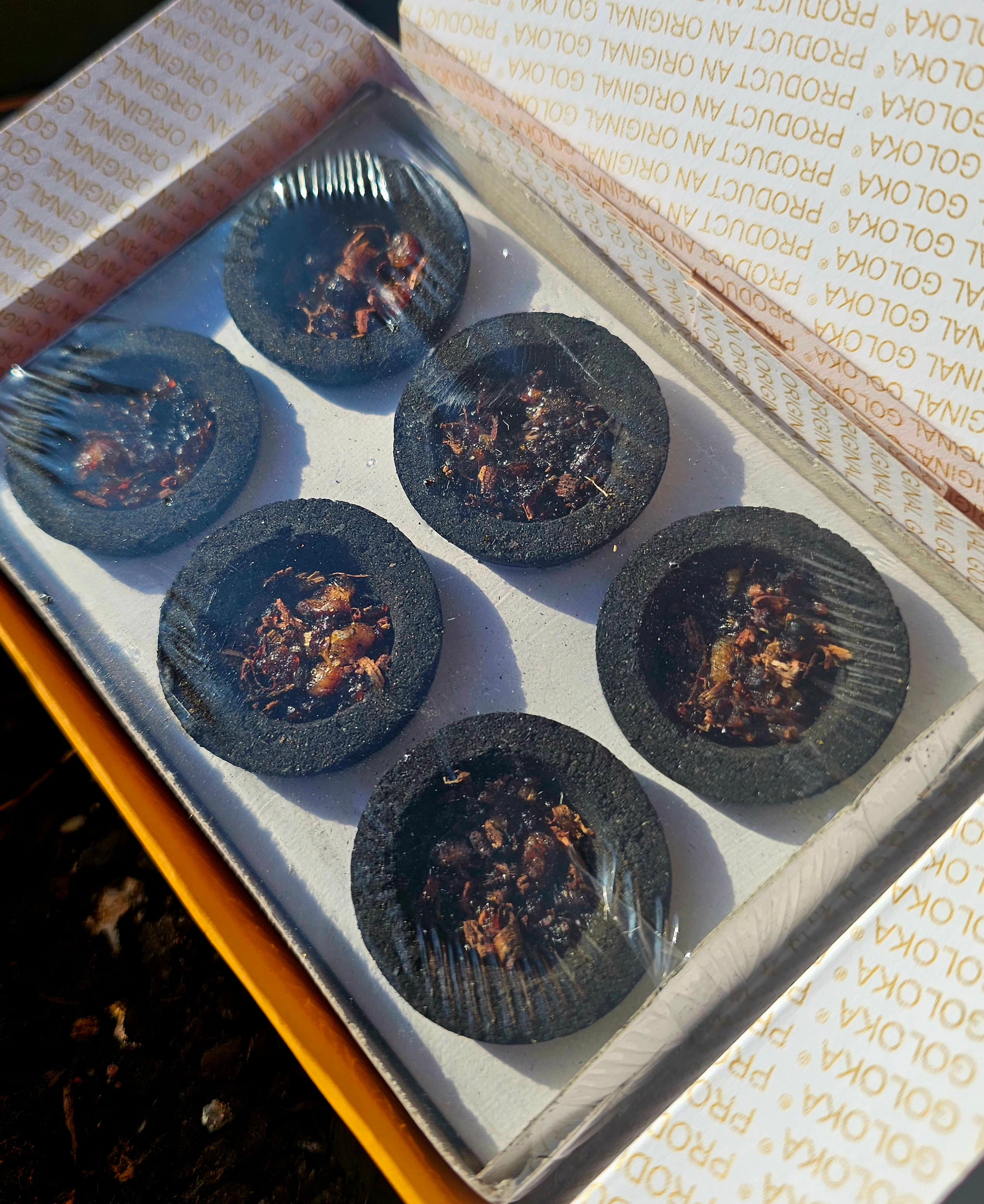 orgonitas piramides brujas cristales artesania minerales pirita cuarzos