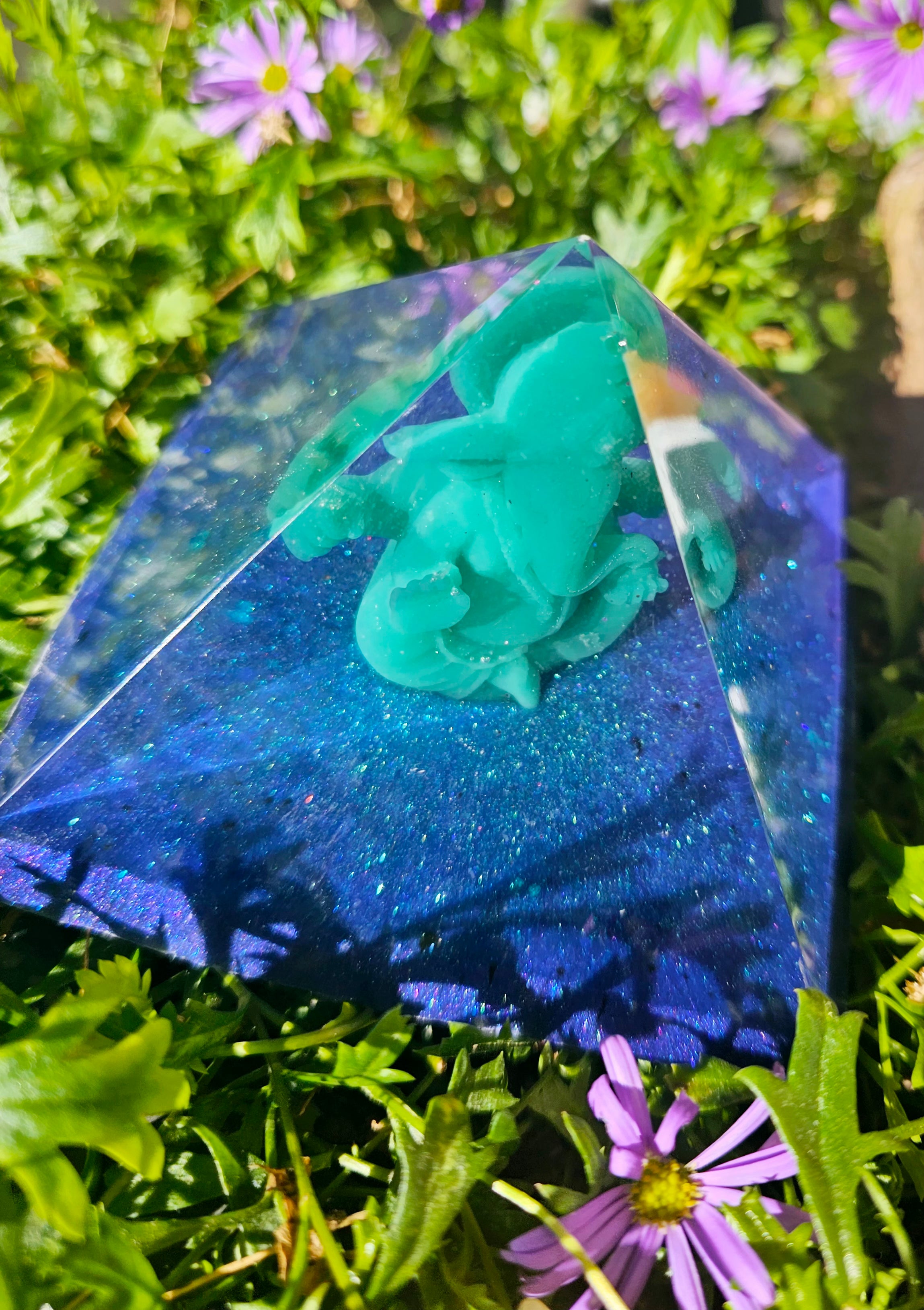 orgonitas piramides brujas cristales artesania minerales pirita cuarzos