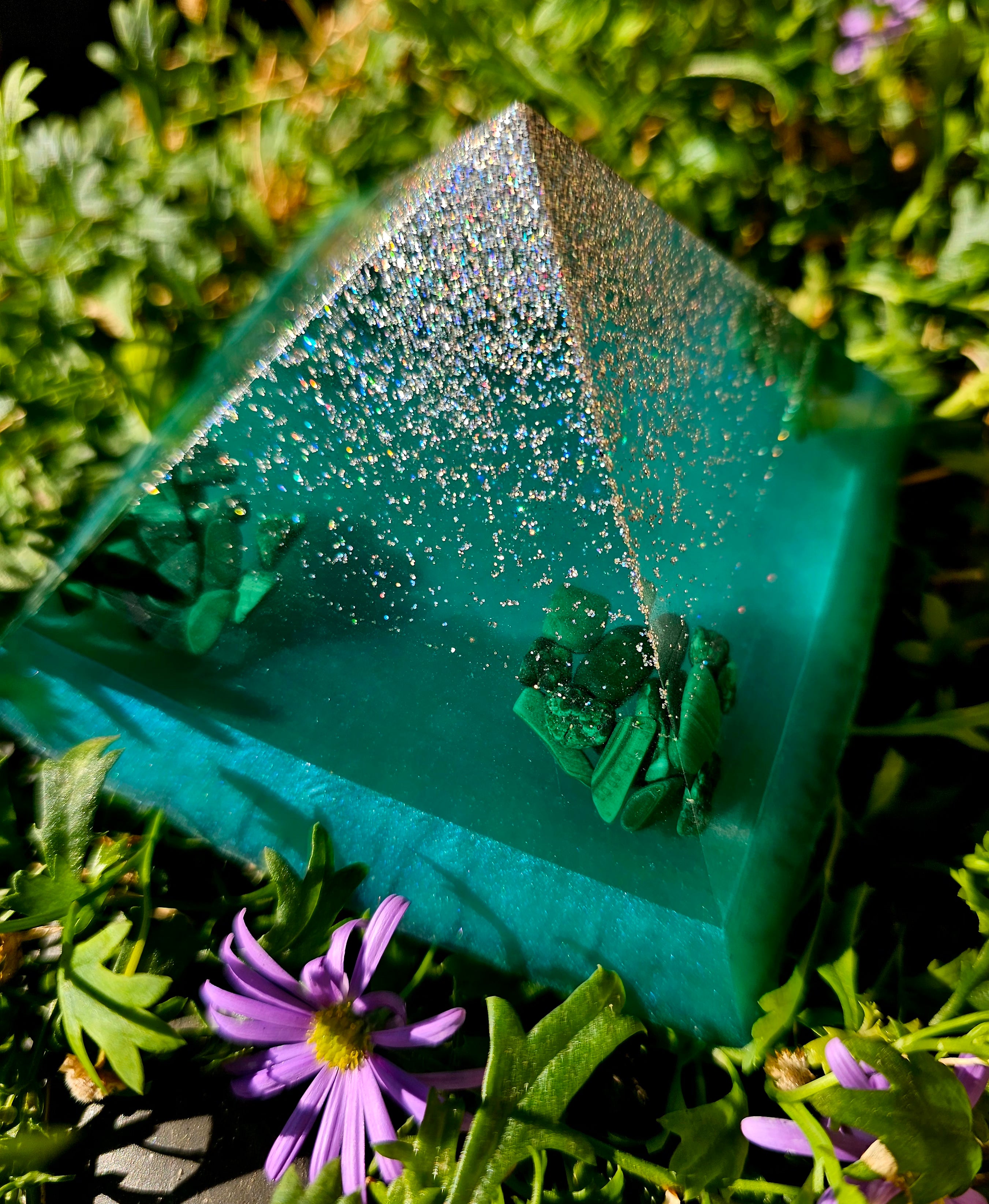 orgonitas piramides brujas cristales artesania minerales pirita cuarzos