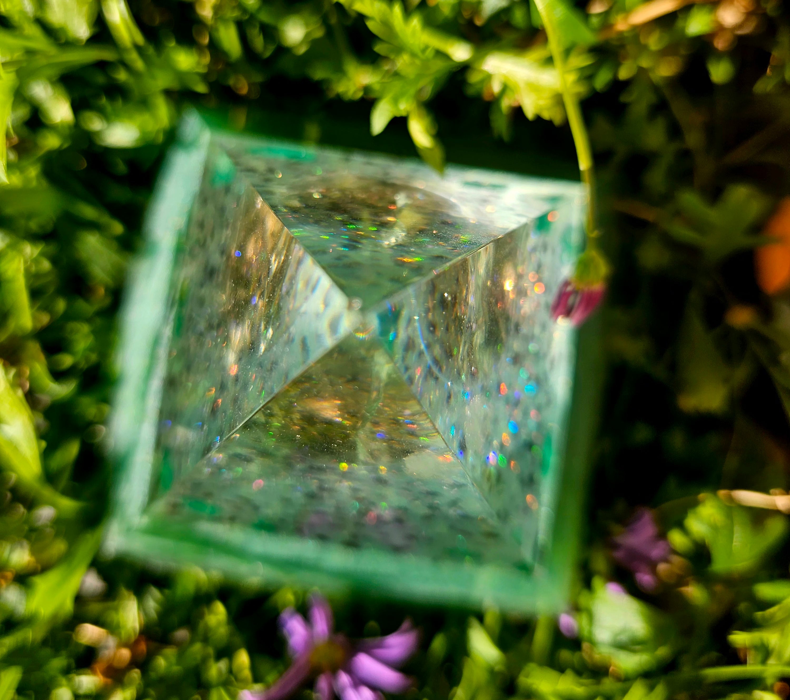 orgonitas piramides brujas cristales artesania minerales pirita cuarzos