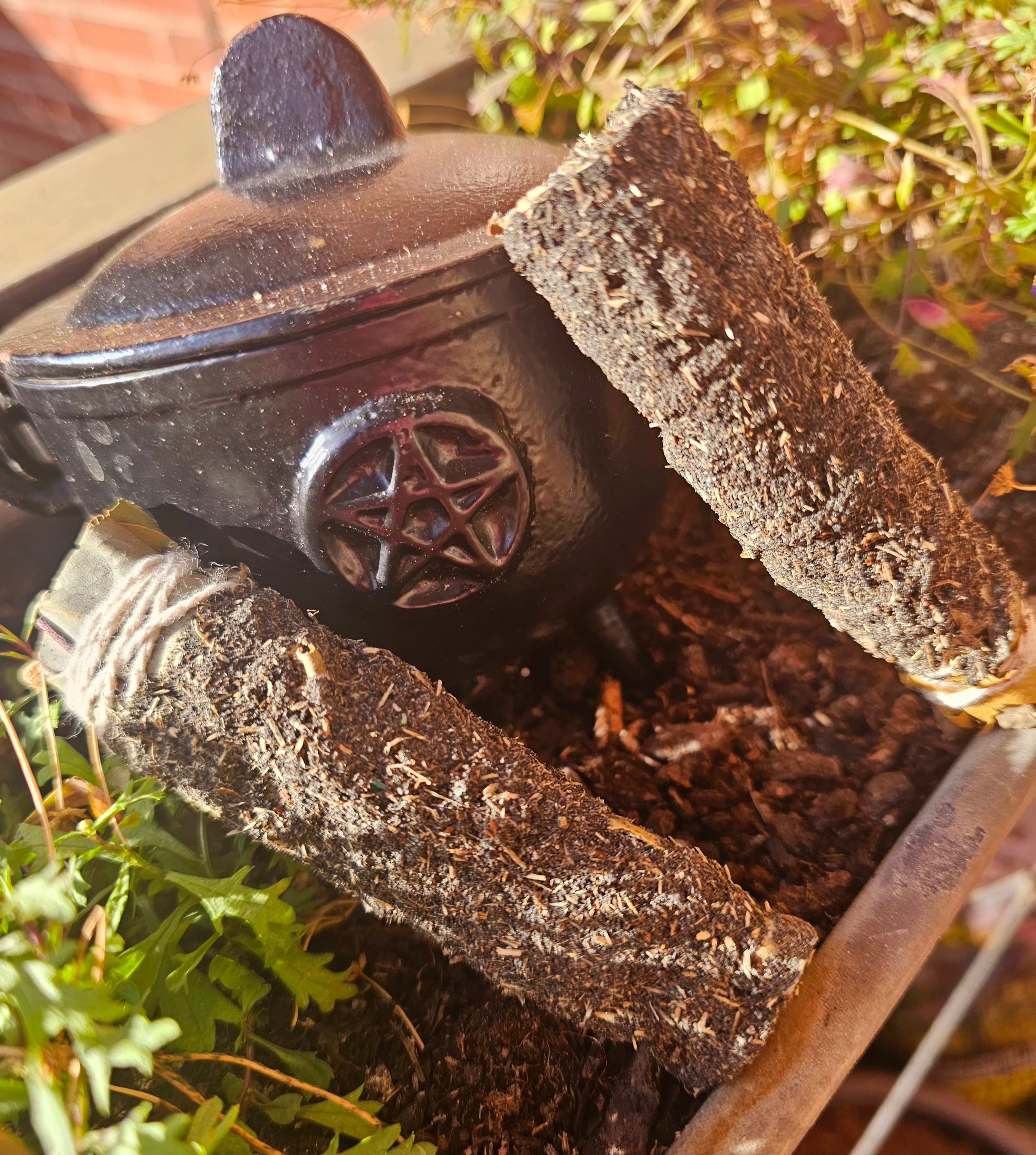 orgonitas piramides brujas cristales artesania minerales pirita cuarzos