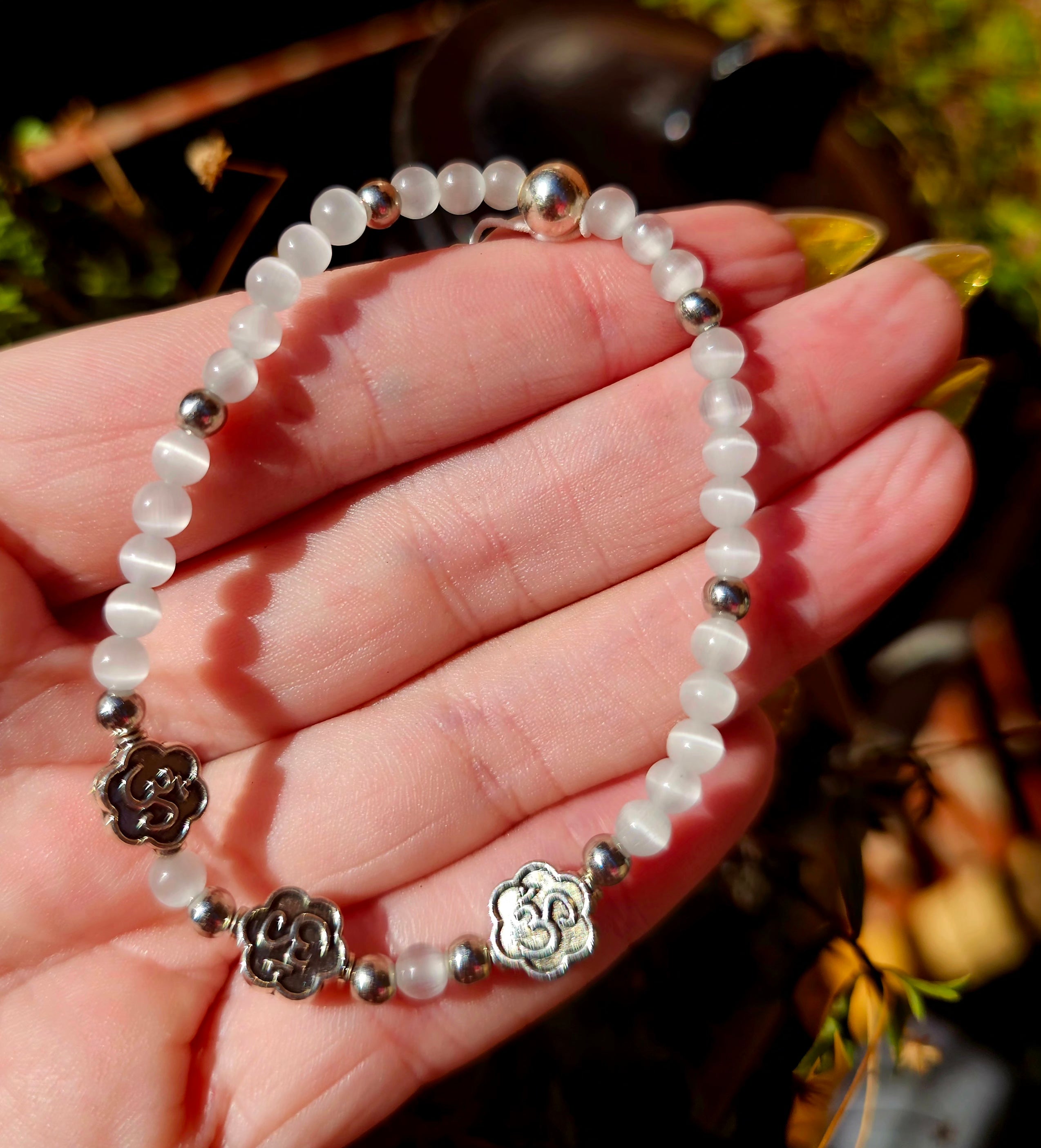 ✨ Conjunto Artesanal Selenita & Ohm 🕉️ - Pulsera + Pendientes