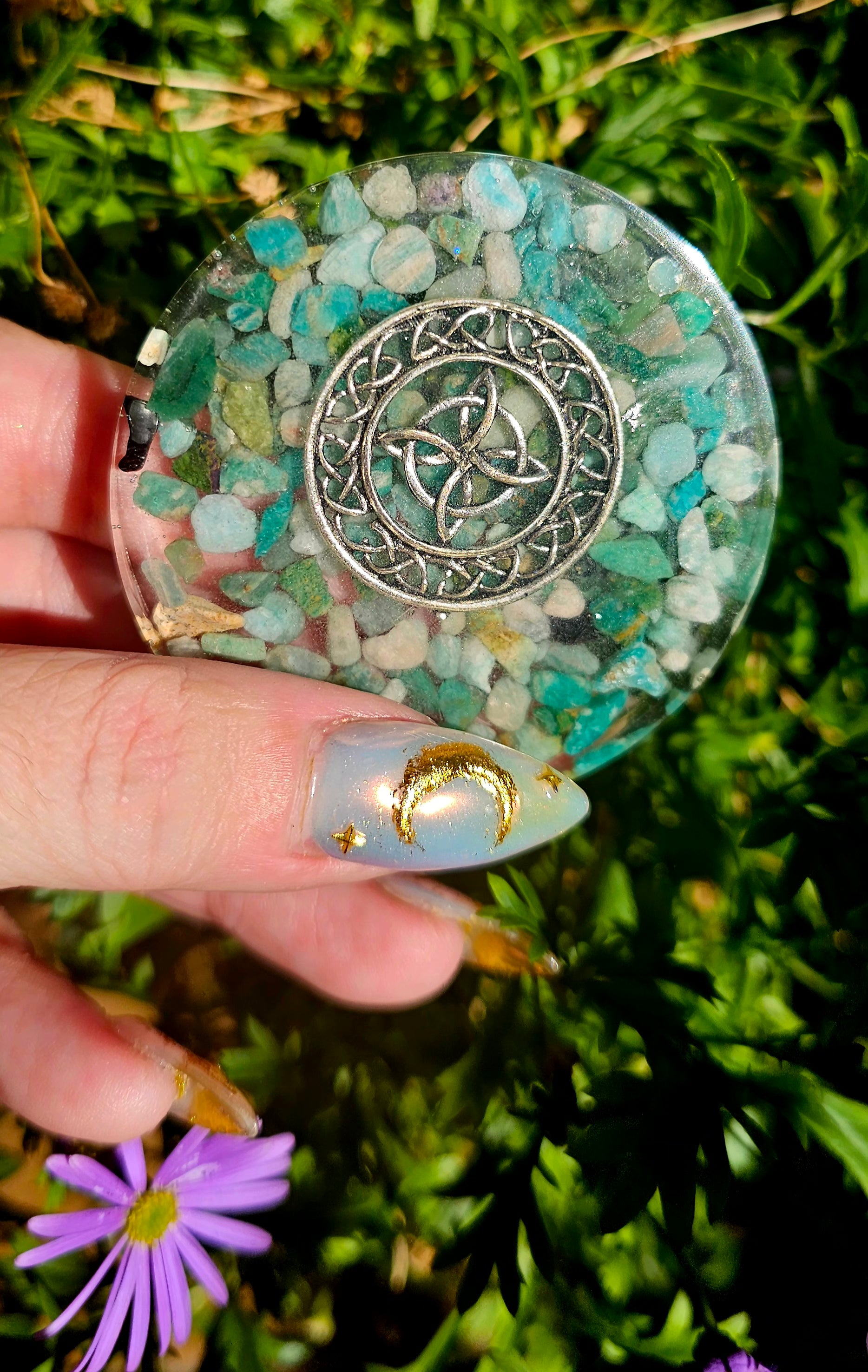 orgonitas piramides brujas cristales artesania minerales pirita cuarzos