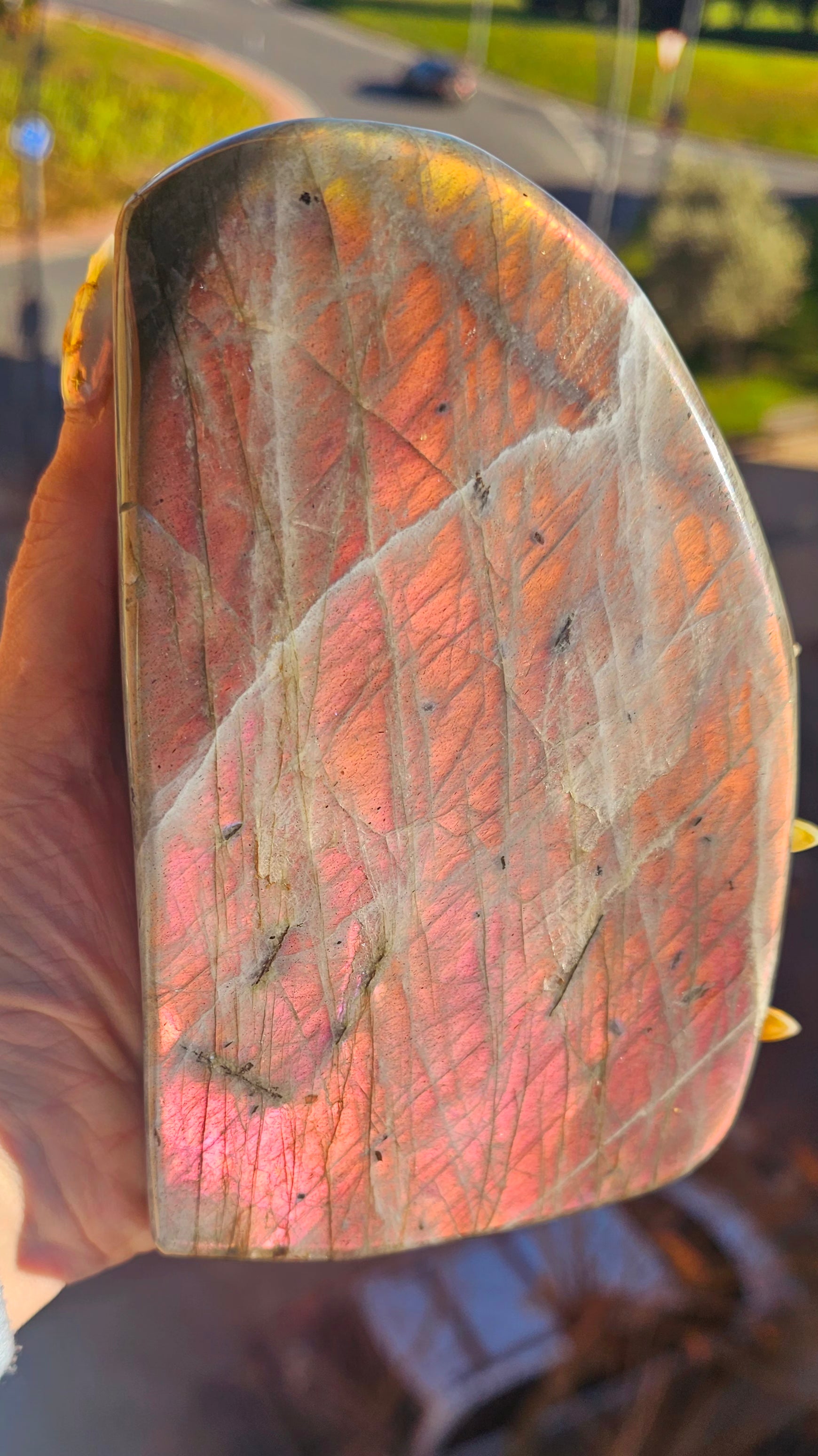 🔮 Labradorita Llama del Crepúsculo 🌅 Madagascar ✨ Pieza Única 1.300g 🌙💜