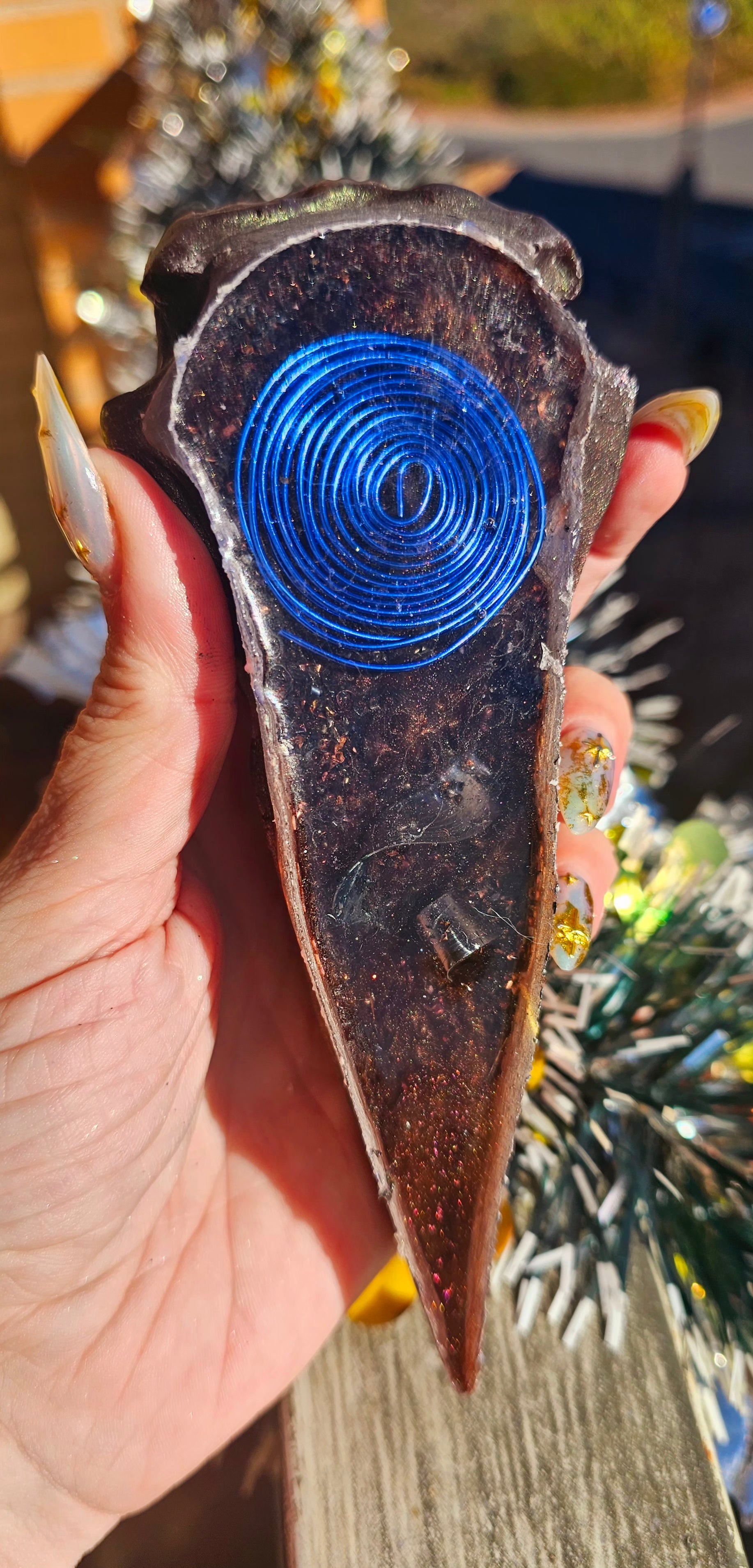 🦅 Cráneo de Cuervo Rúnico - Orgonita de Protección Oscura ᚱ✨