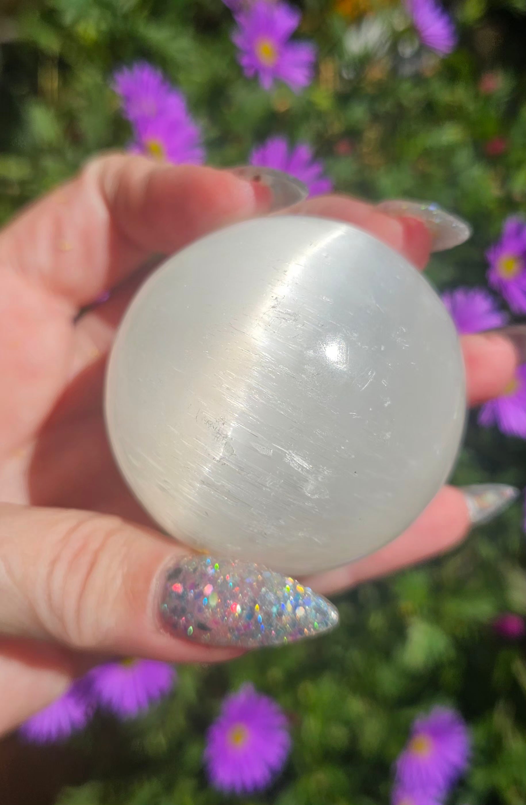 🪨 Esfera de Selenita Premium | Luz Lunar en Estado Puro