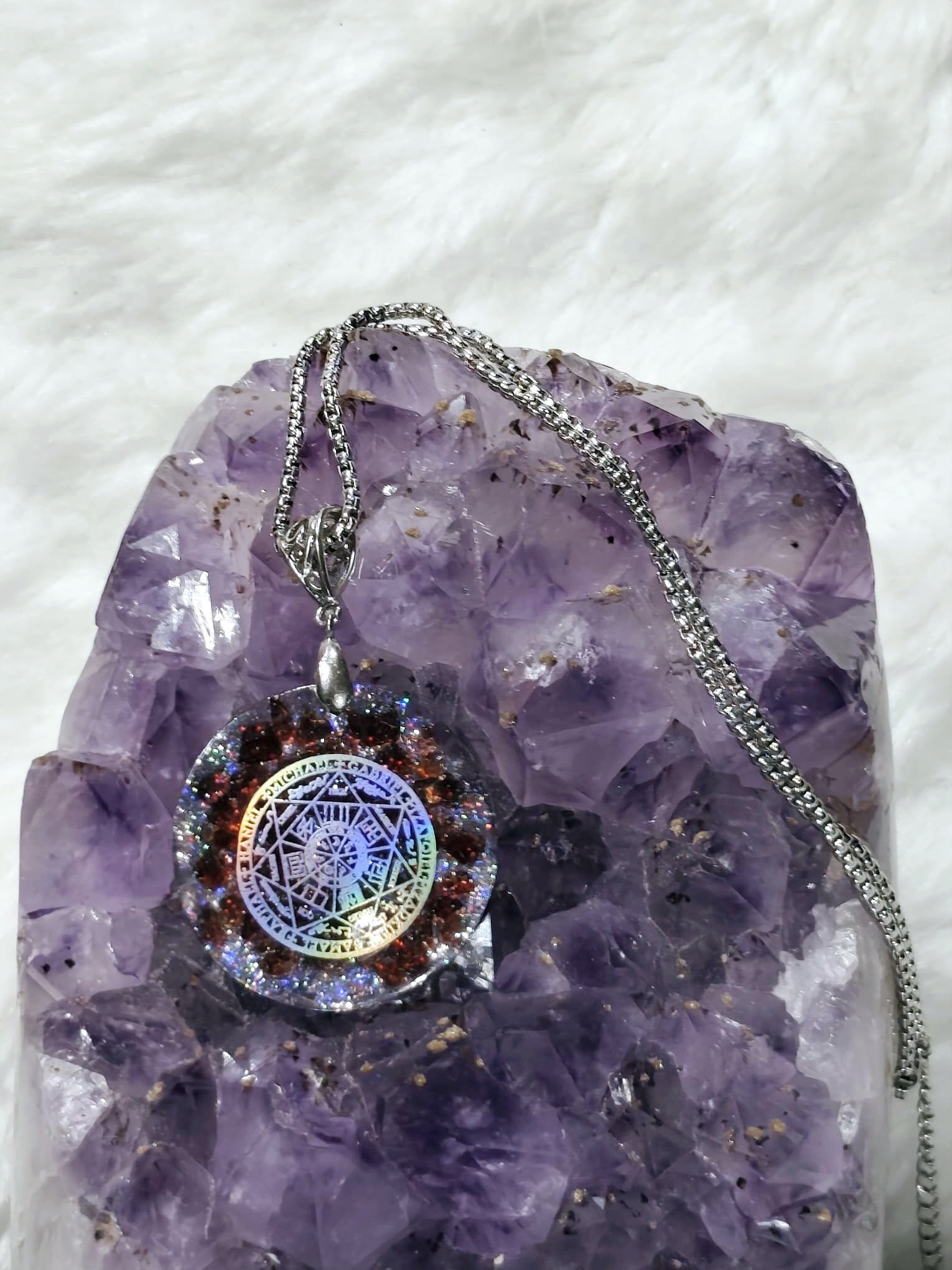 orgonitas piramides brujas cristales artesania minerales pirita cuarzos