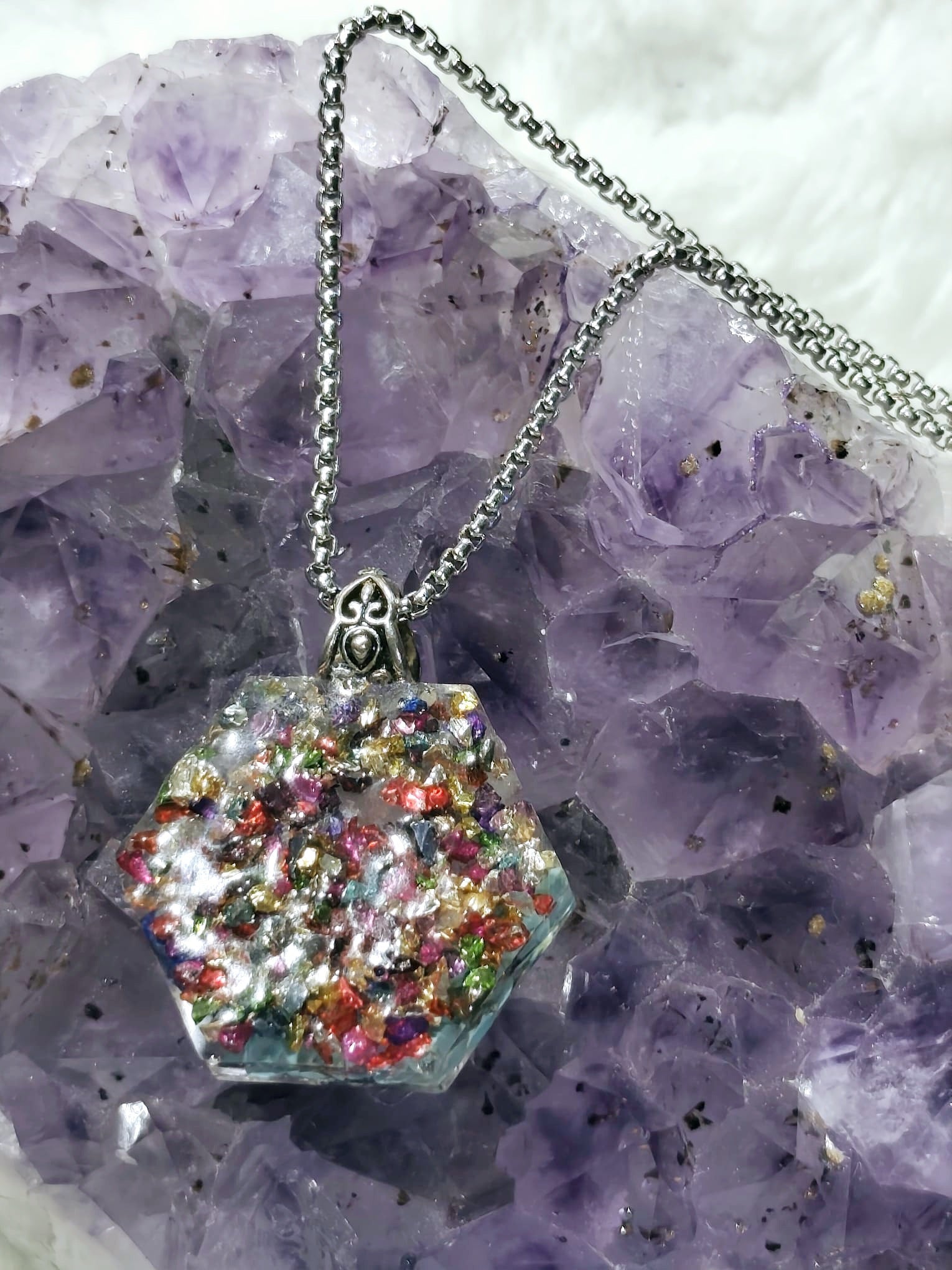 orgonitas piramides brujas cristales artesania minerales pirita cuarzos