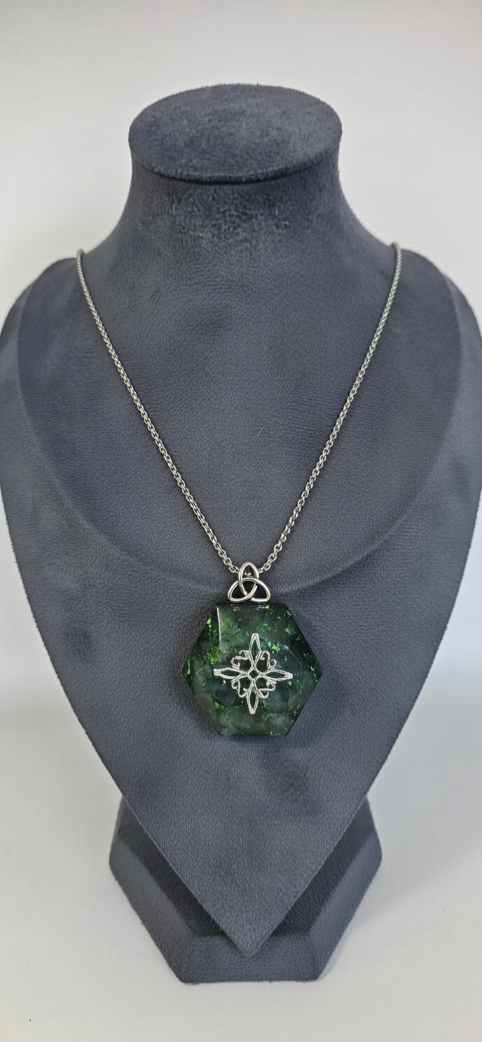 orgonitas piramides brujas cristales artesania minerales pirita cuarzos