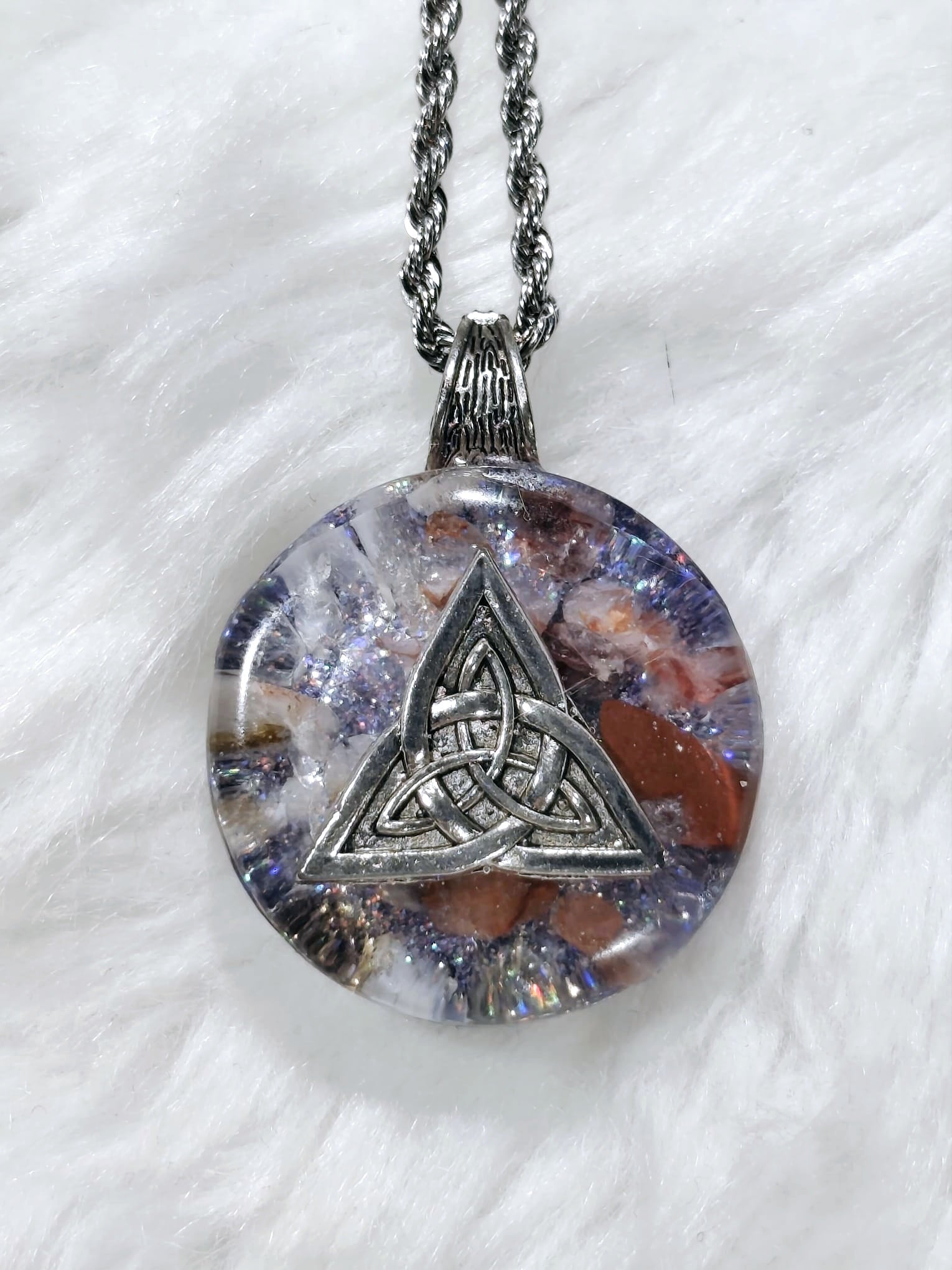 orgonitas piramides brujas cristales artesania minerales pirita cuarzos