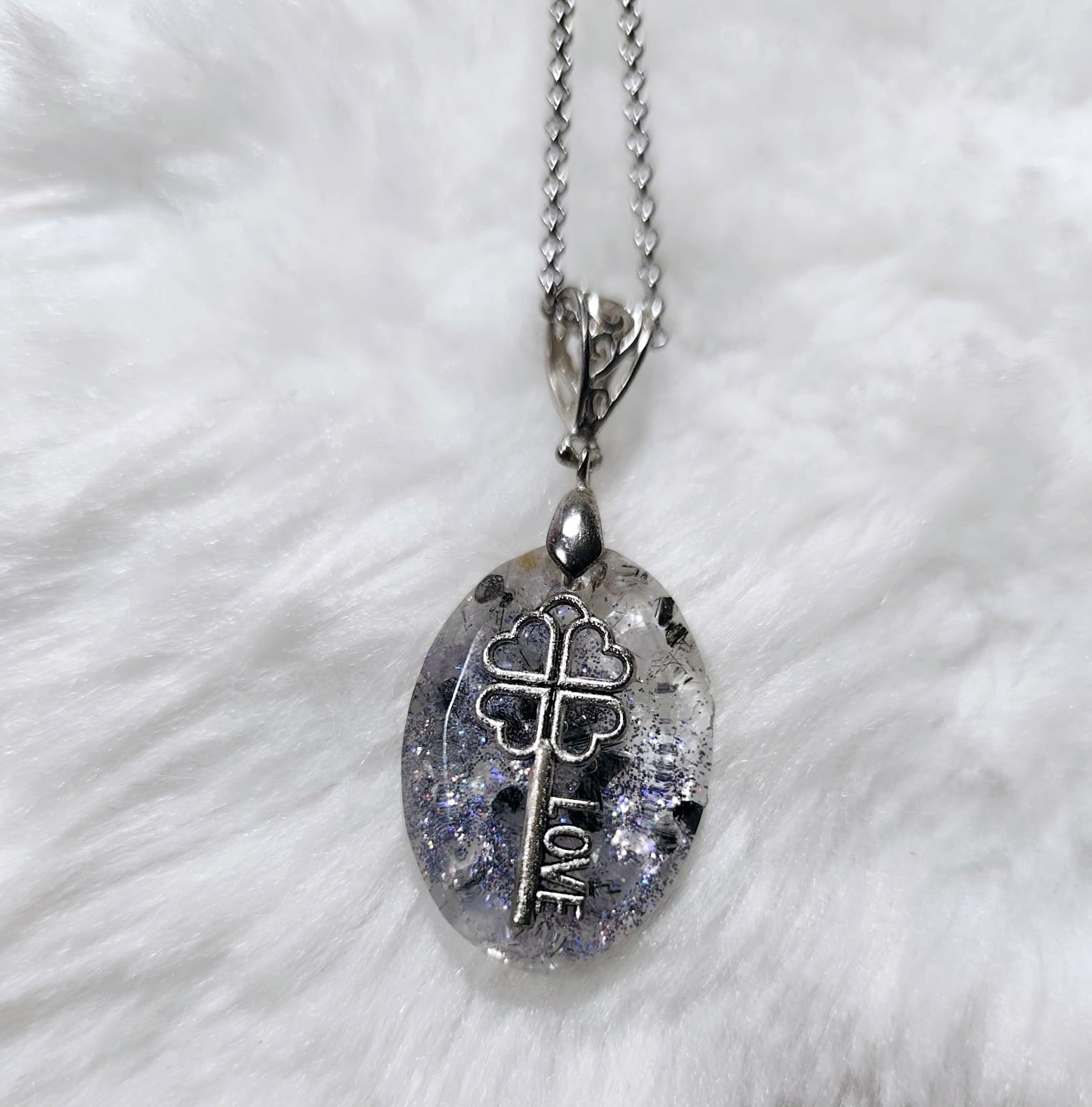 orgonitas piramides brujas cristales artesania minerales pirita cuarzos