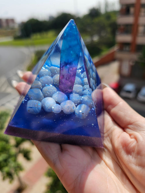 orgonitas piramides brujas cristales artesania minerales pirita cuarzos