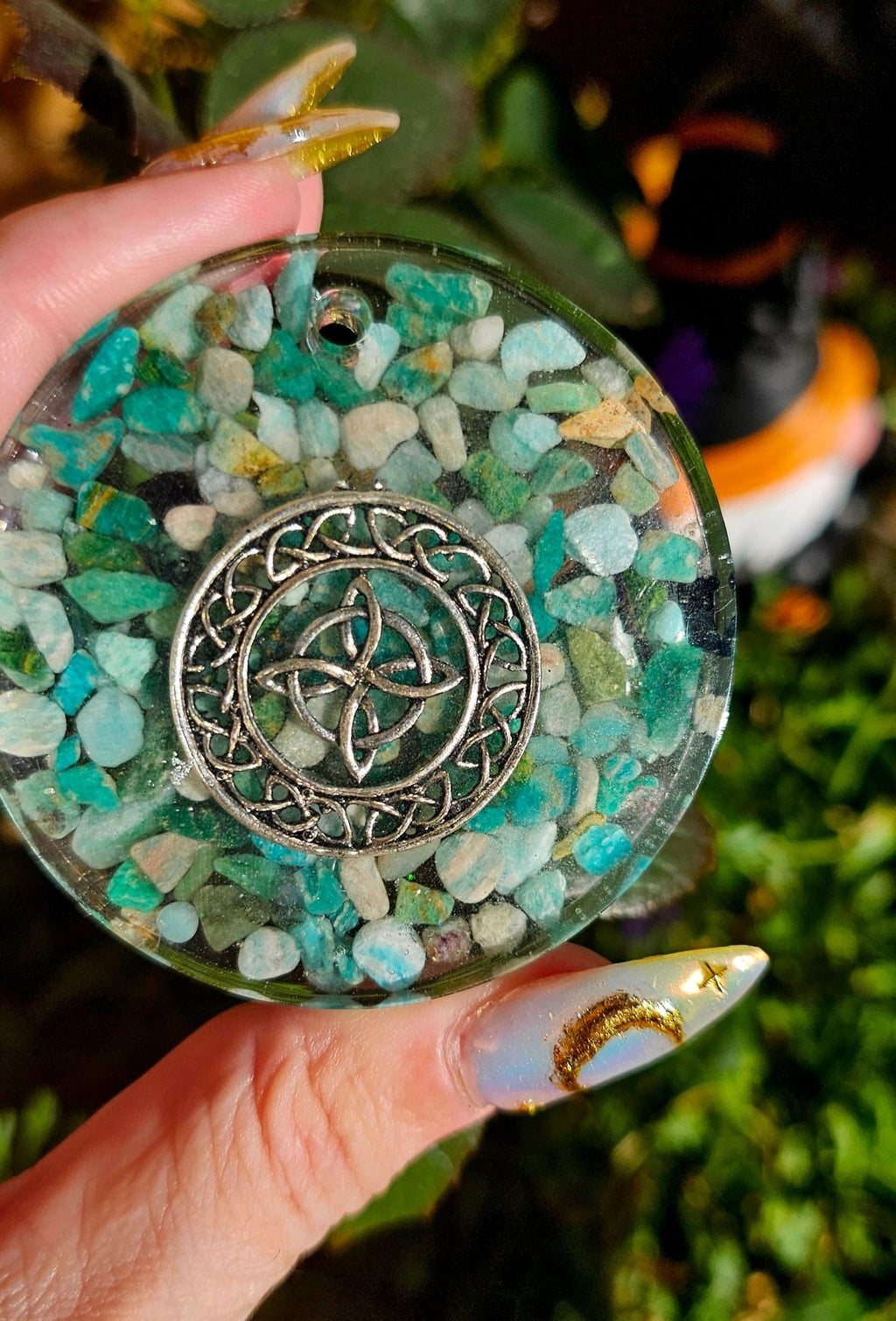 orgonitas piramides brujas cristales artesania minerales pirita cuarzos