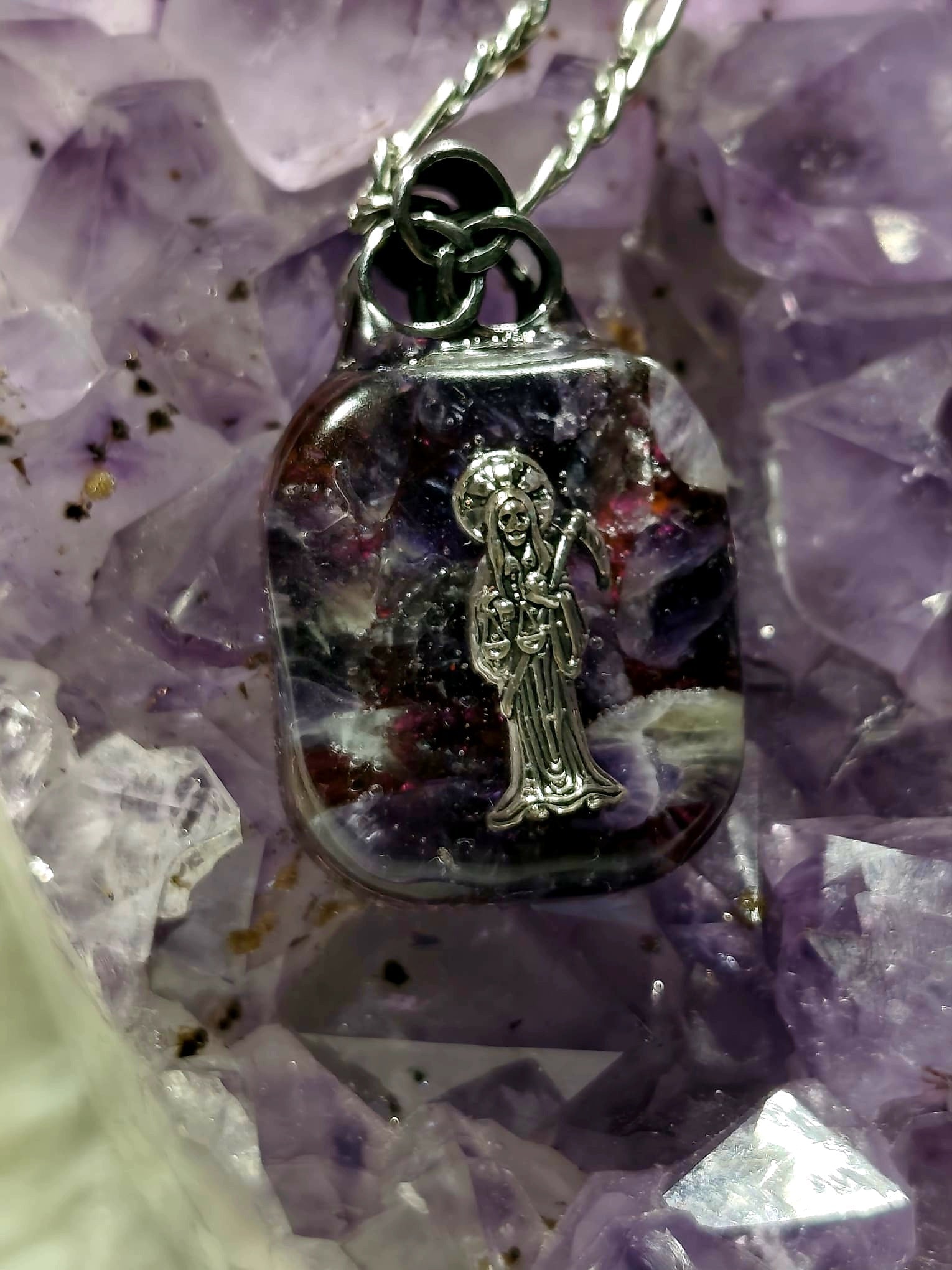 orgonitas piramides brujas cristales artesania minerales pirita cuarzos