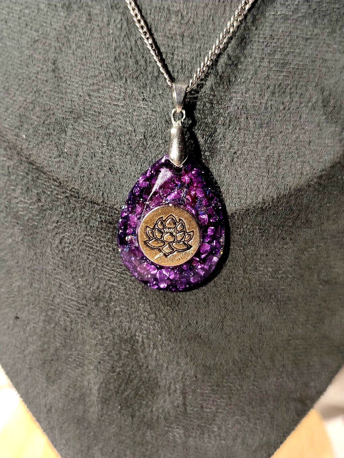 orgonitas piramides brujas cristales artesania minerales pirita cuarzos