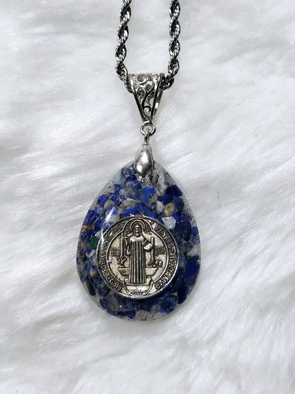 orgonitas piramides brujas cristales artesania minerales pirita cuarzos