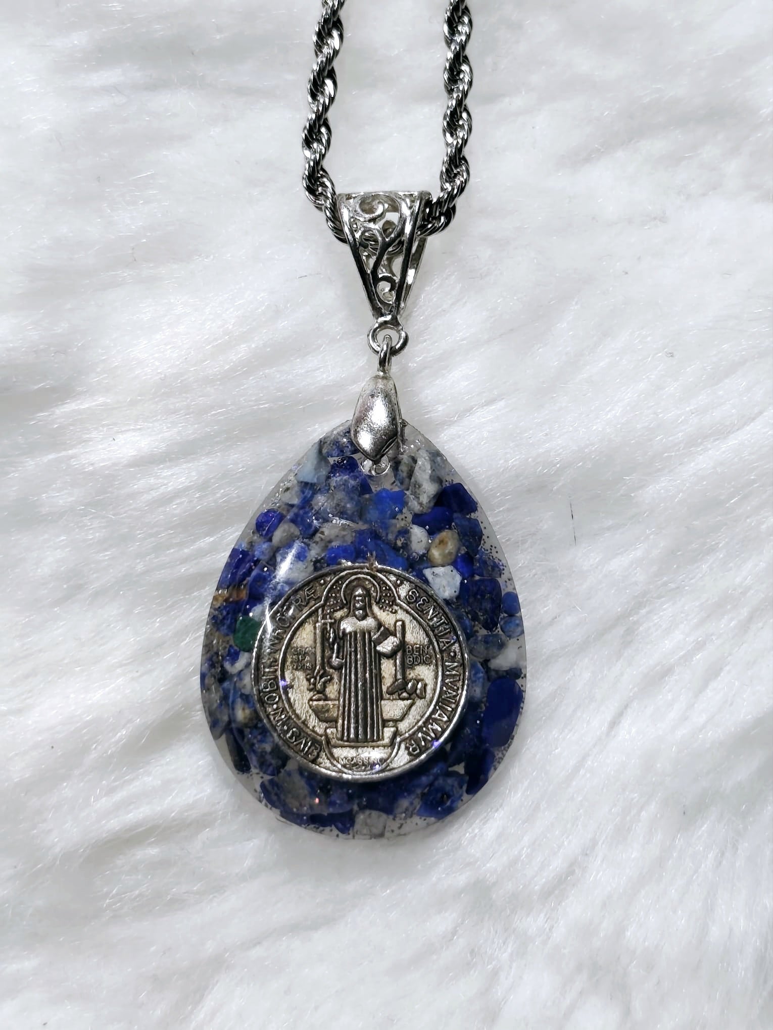 orgonitas piramides brujas cristales artesania minerales pirita cuarzos