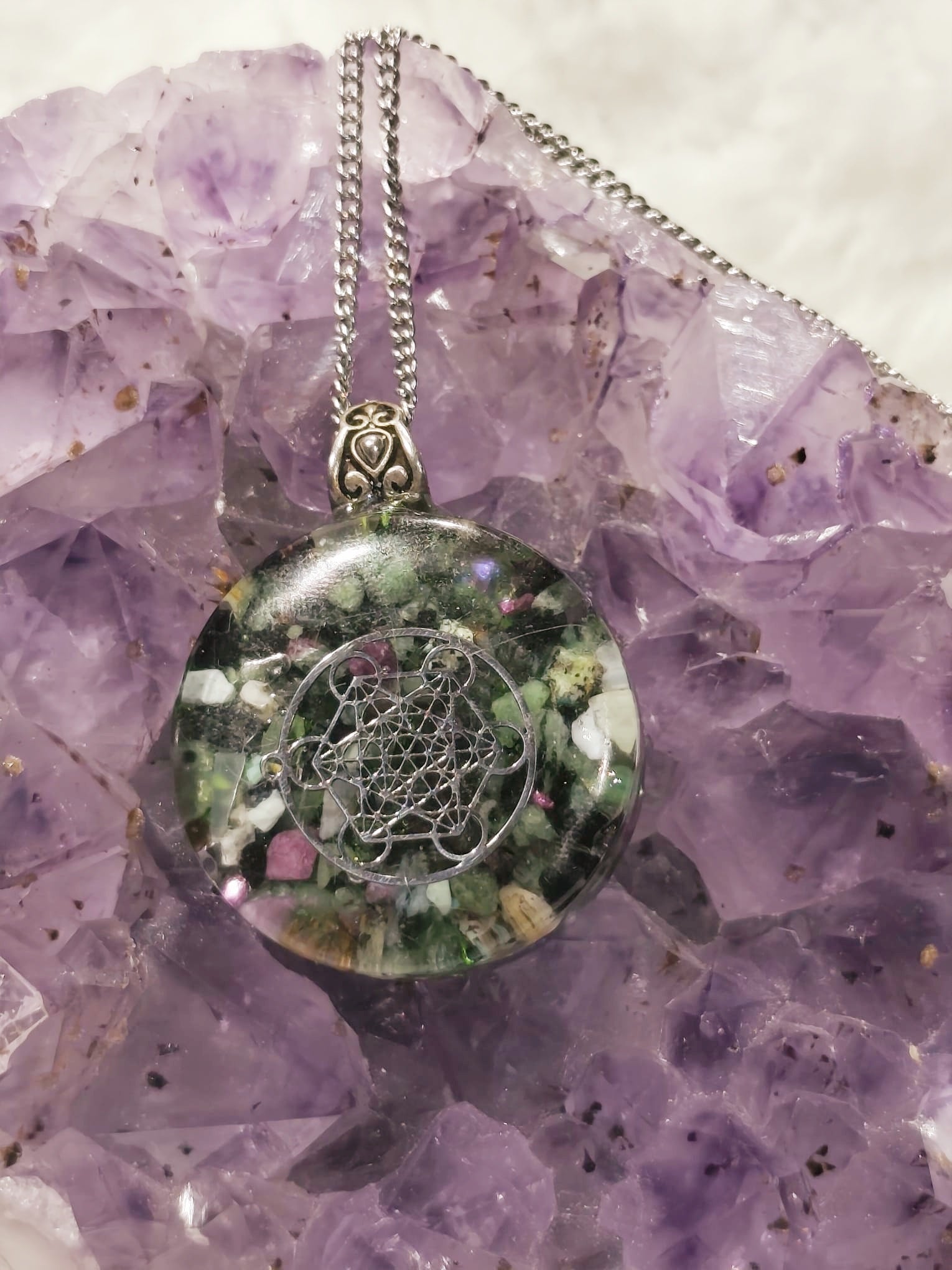 orgonitas piramides brujas cristales artesania minerales pirita cuarzos