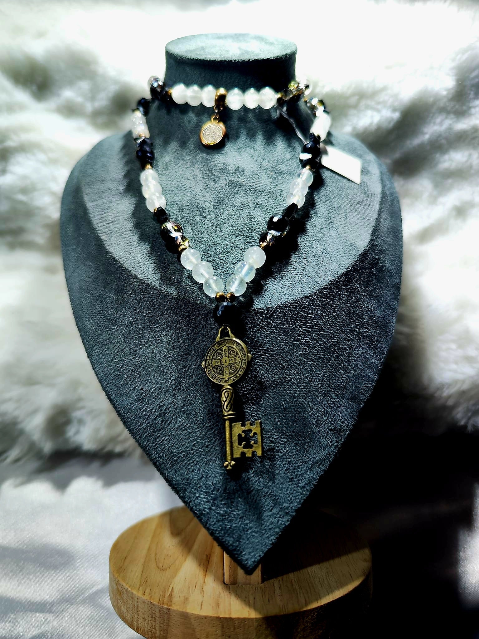 orgonitas piramides brujas cristales artesania minerales pirita cuarzos