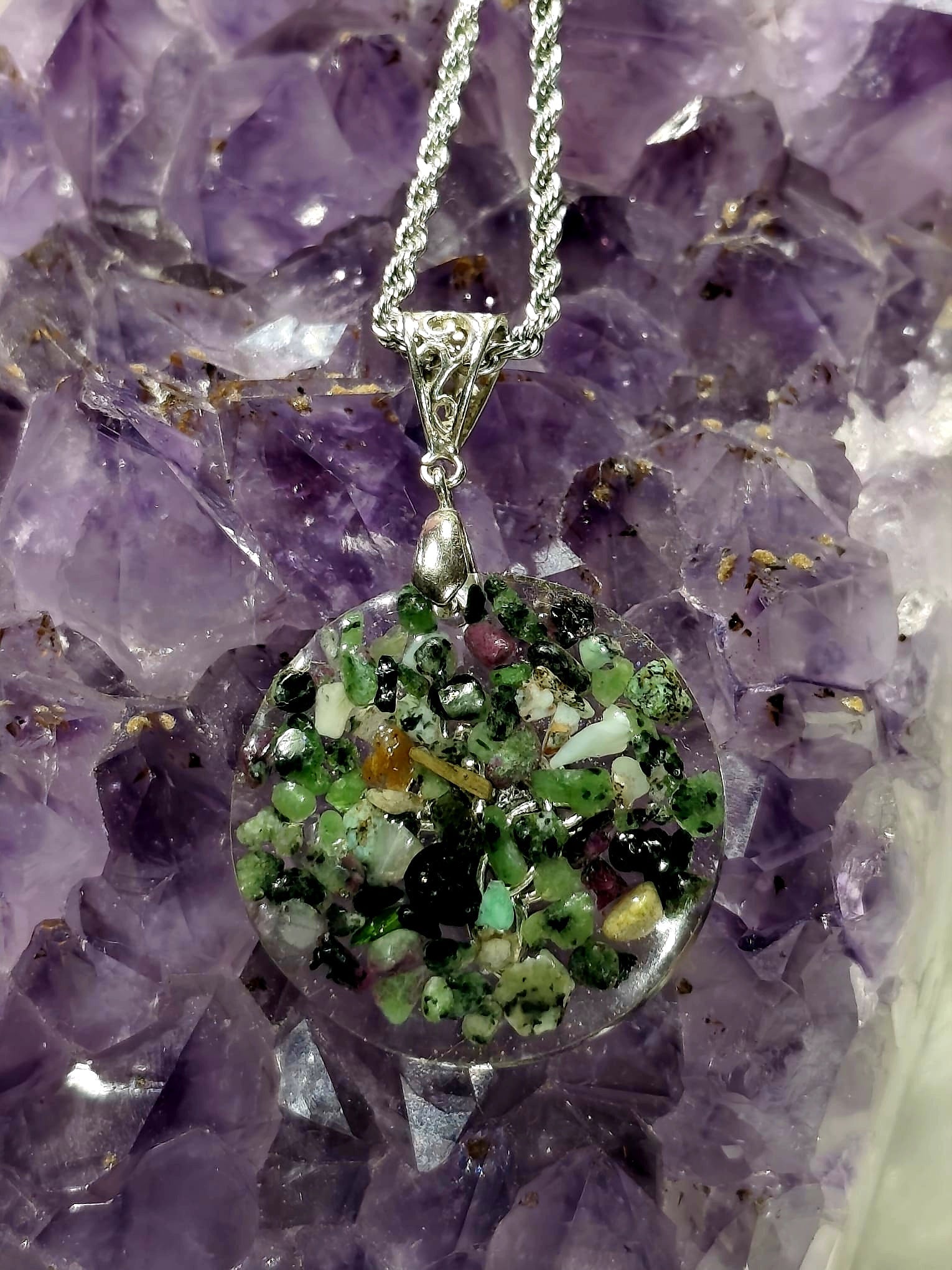 orgonitas piramides brujas cristales artesania minerales pirita cuarzos