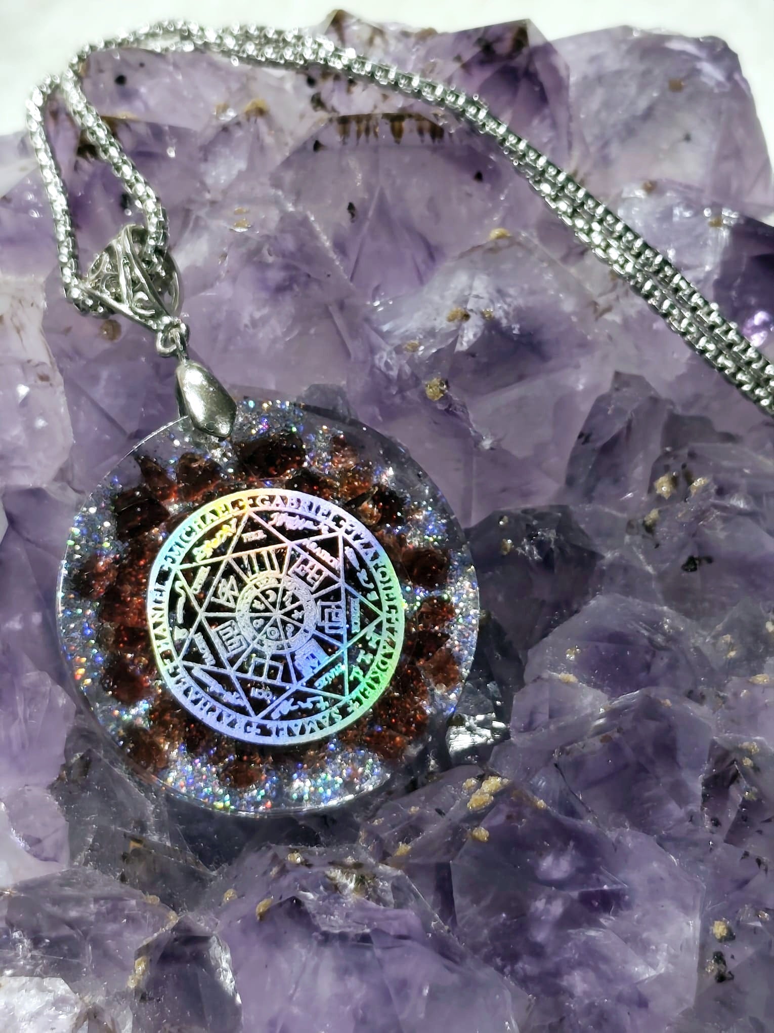 orgonitas piramides brujas cristales artesania minerales pirita cuarzos