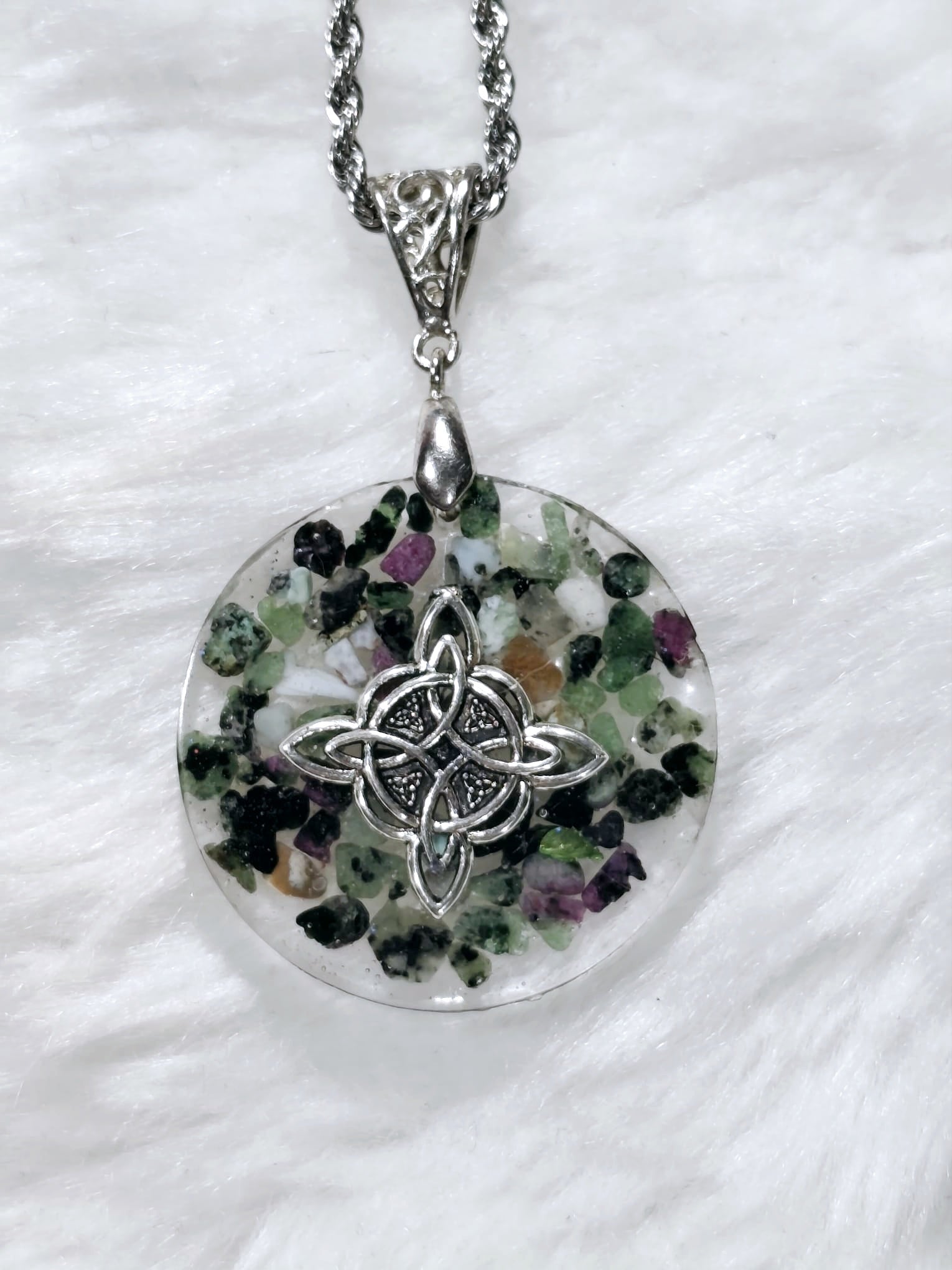 orgonitas piramides brujas cristales artesania minerales pirita cuarzos