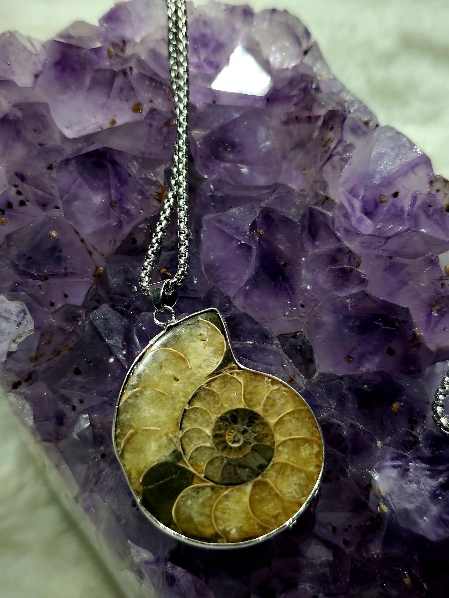 orgonitas piramides brujas cristales artesania minerales pirita cuarzos