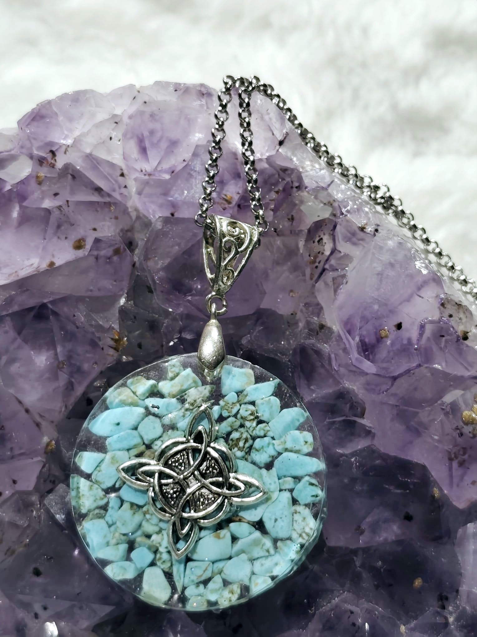 orgonitas piramides brujas cristales artesania minerales pirita cuarzos