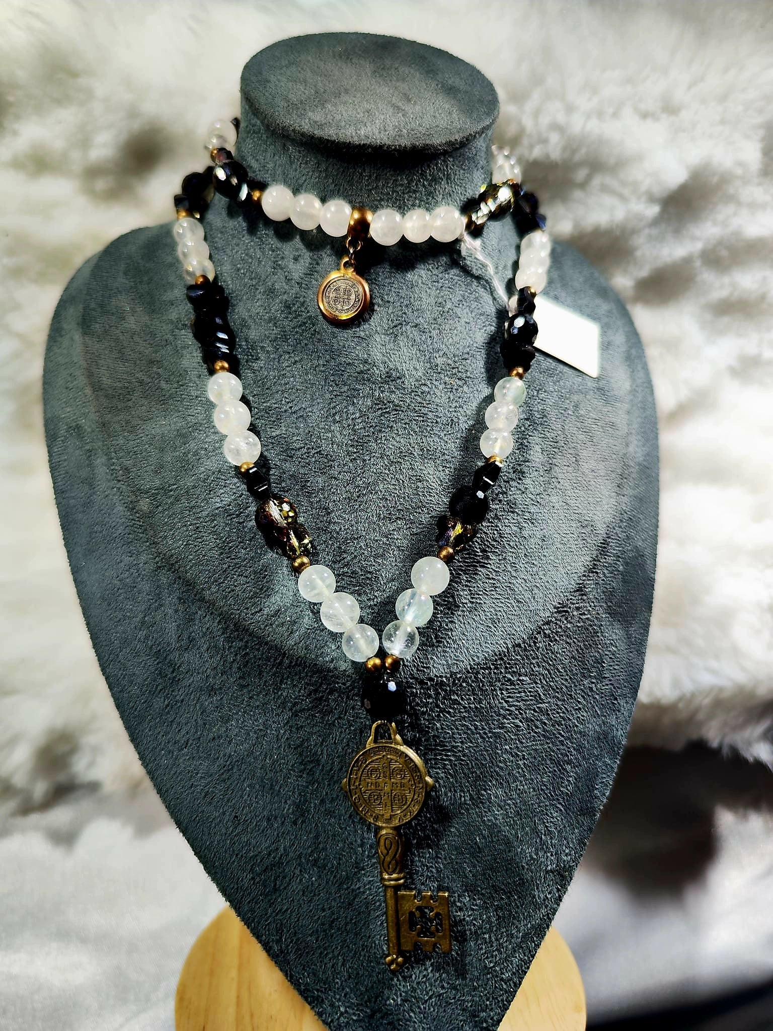 orgonitas piramides brujas cristales artesania minerales pirita cuarzos