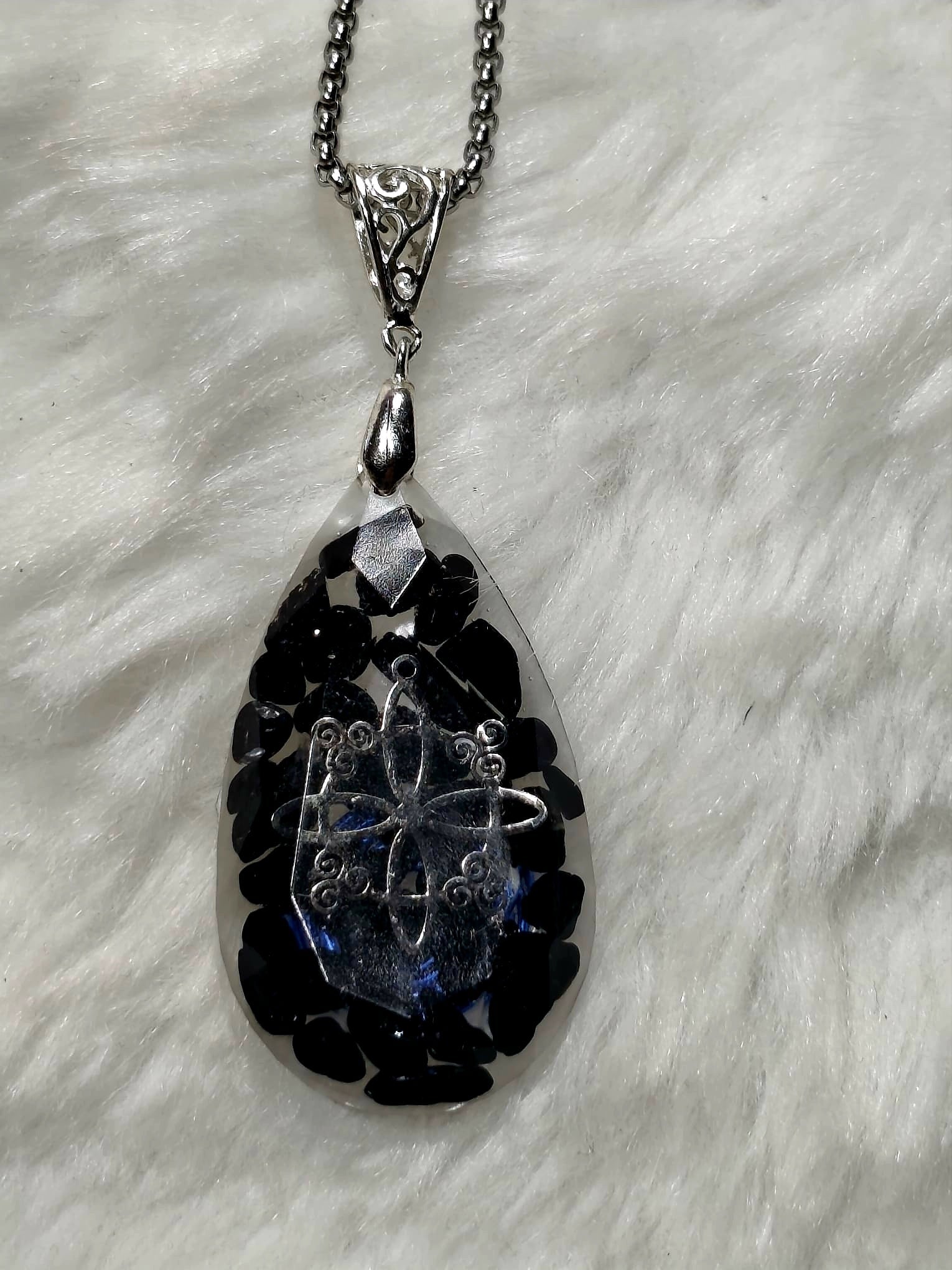 orgonitas piramides brujas cristales artesania minerales pirita cuarzos