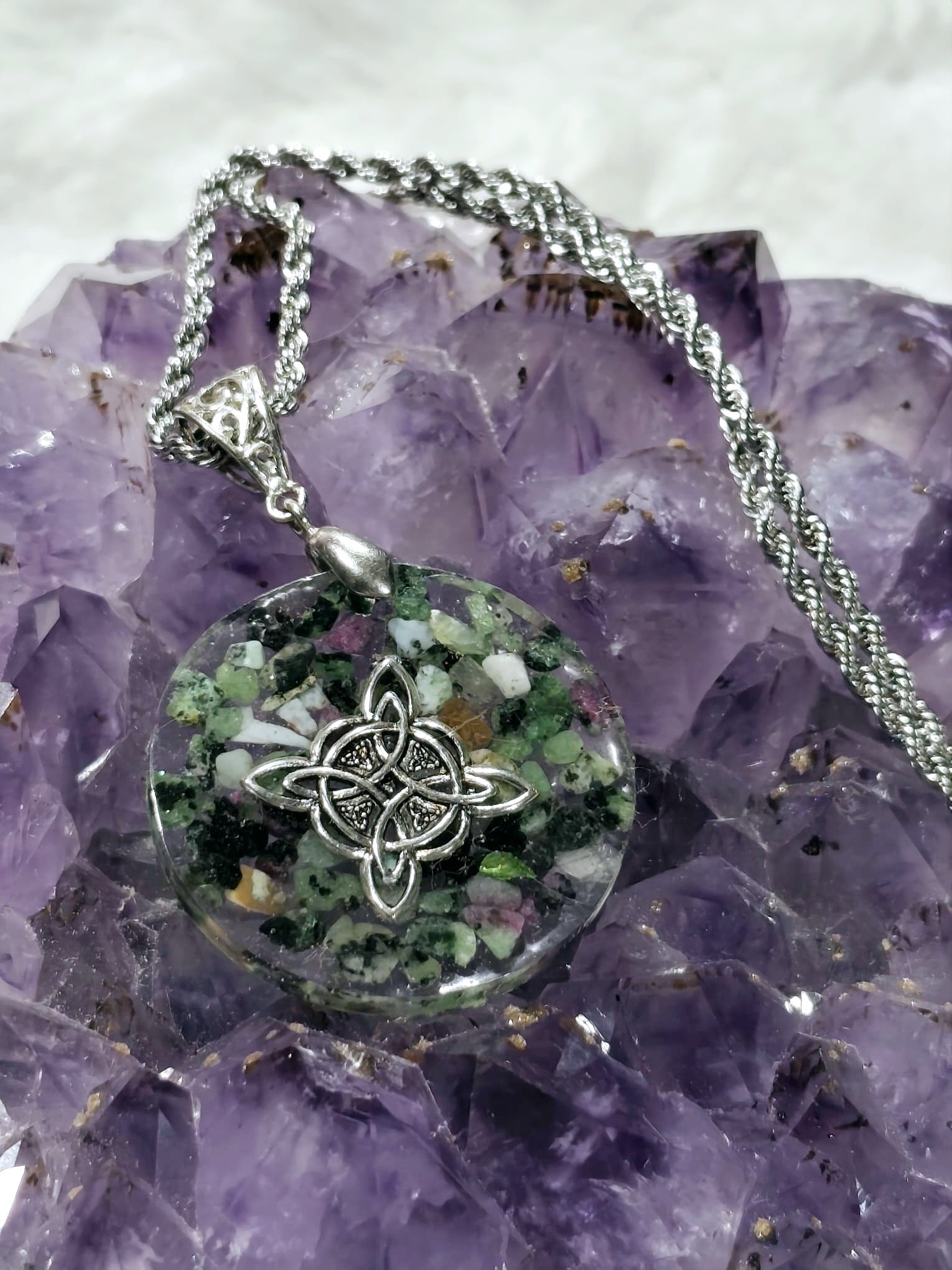 orgonitas piramides brujas cristales artesania minerales pirita cuarzos