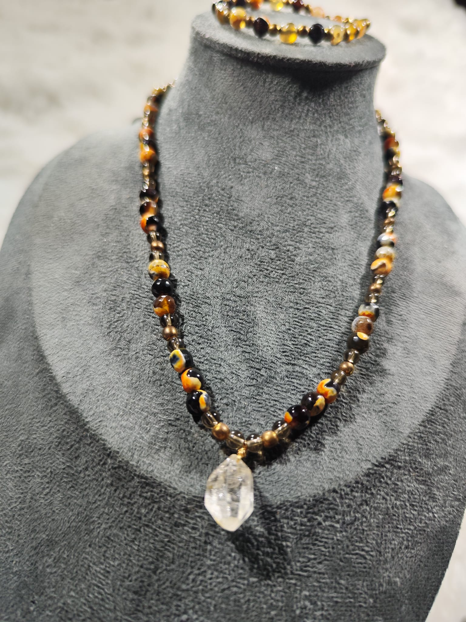 orgonitas piramides brujas cristales artesania minerales pirita cuarzos