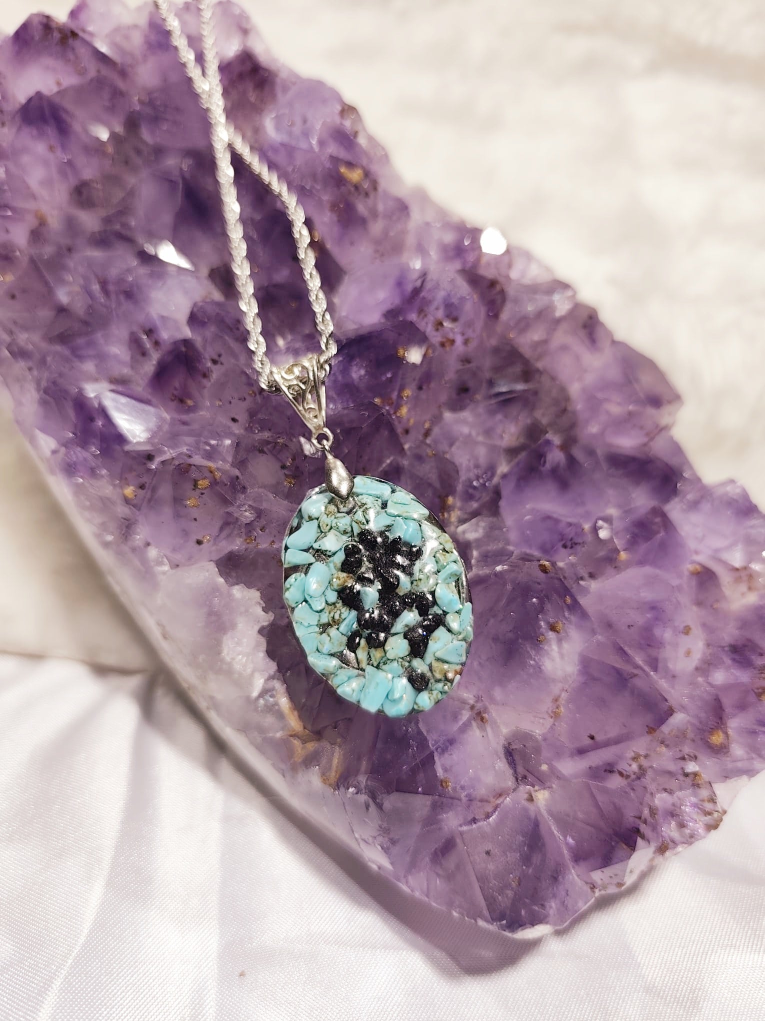 orgonitas piramides brujas cristales artesania minerales pirita cuarzos