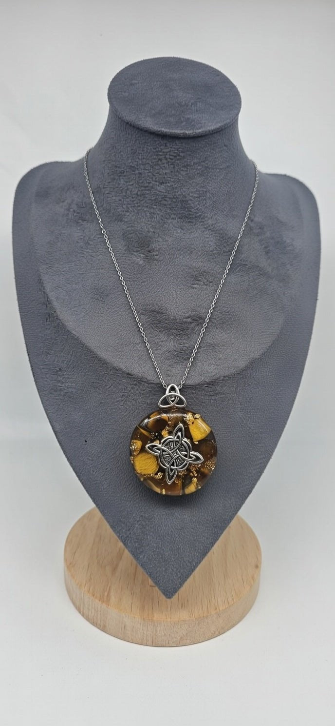 orgonitas piramides brujas cristales artesania minerales pirita cuarzos