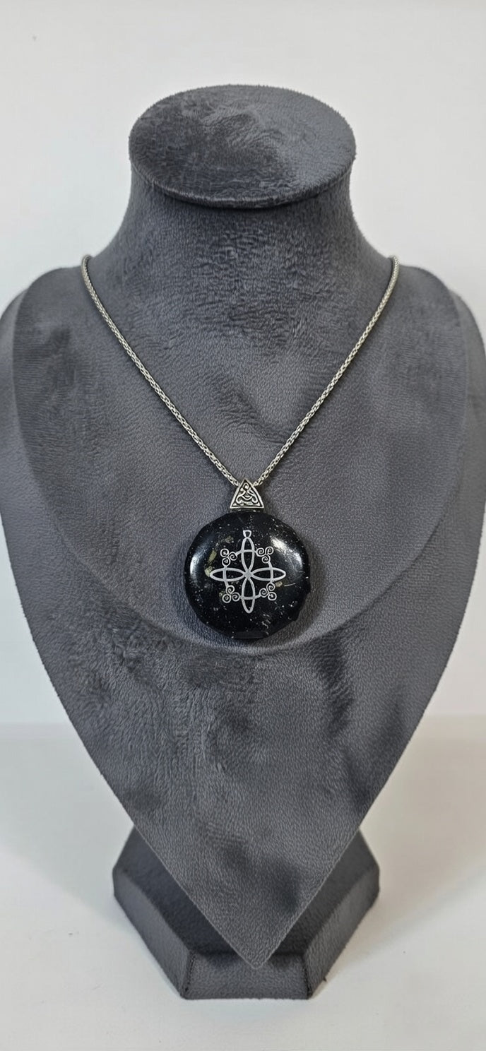 orgonitas piramides brujas cristales artesania minerales pirita cuarzos