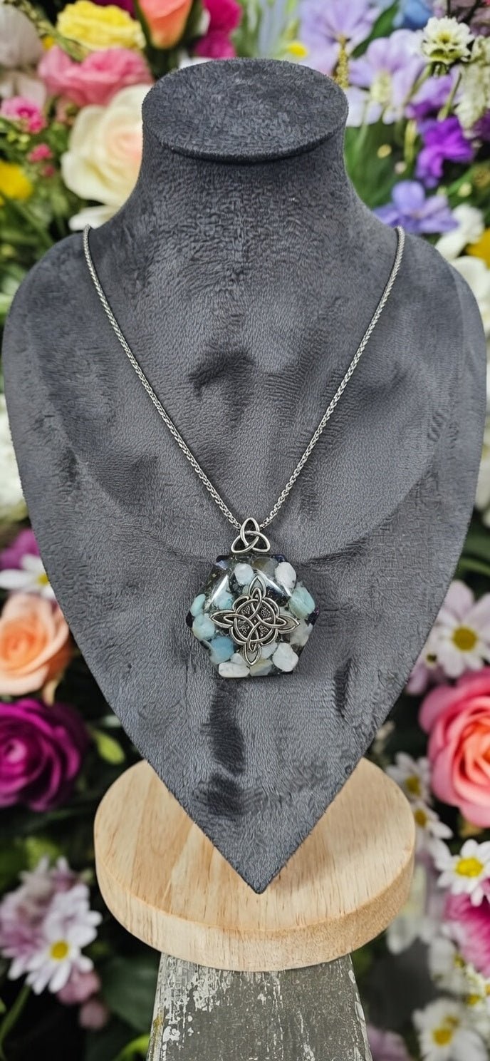 orgonitas piramides brujas cristales artesania minerales pirita cuarzos