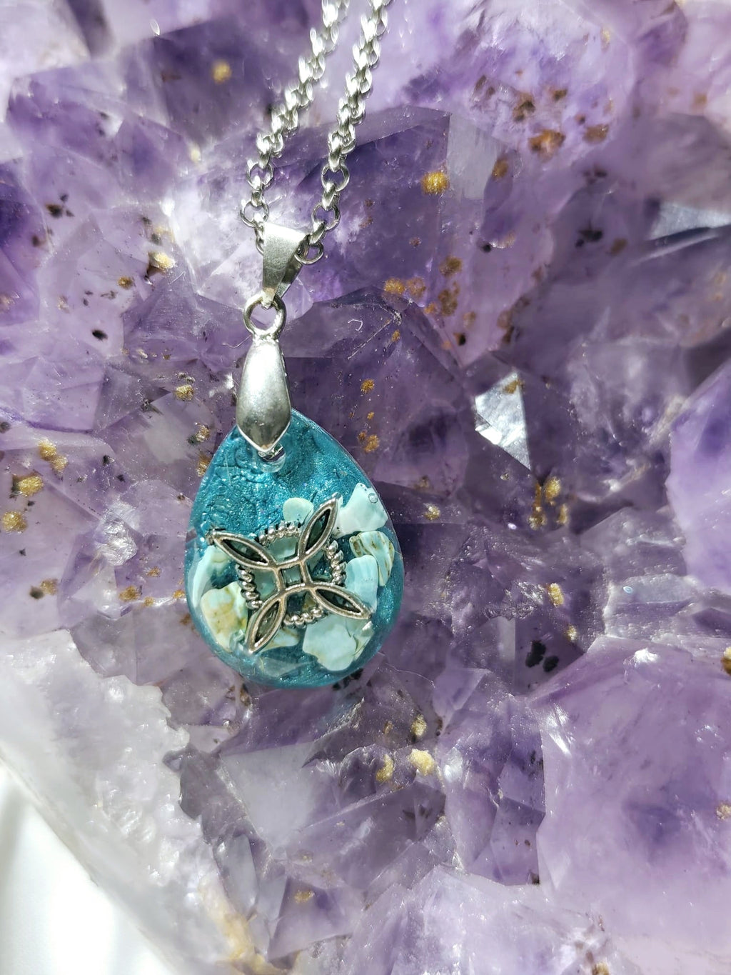 orgonitas piramides brujas cristales artesania minerales pirita cuarzos