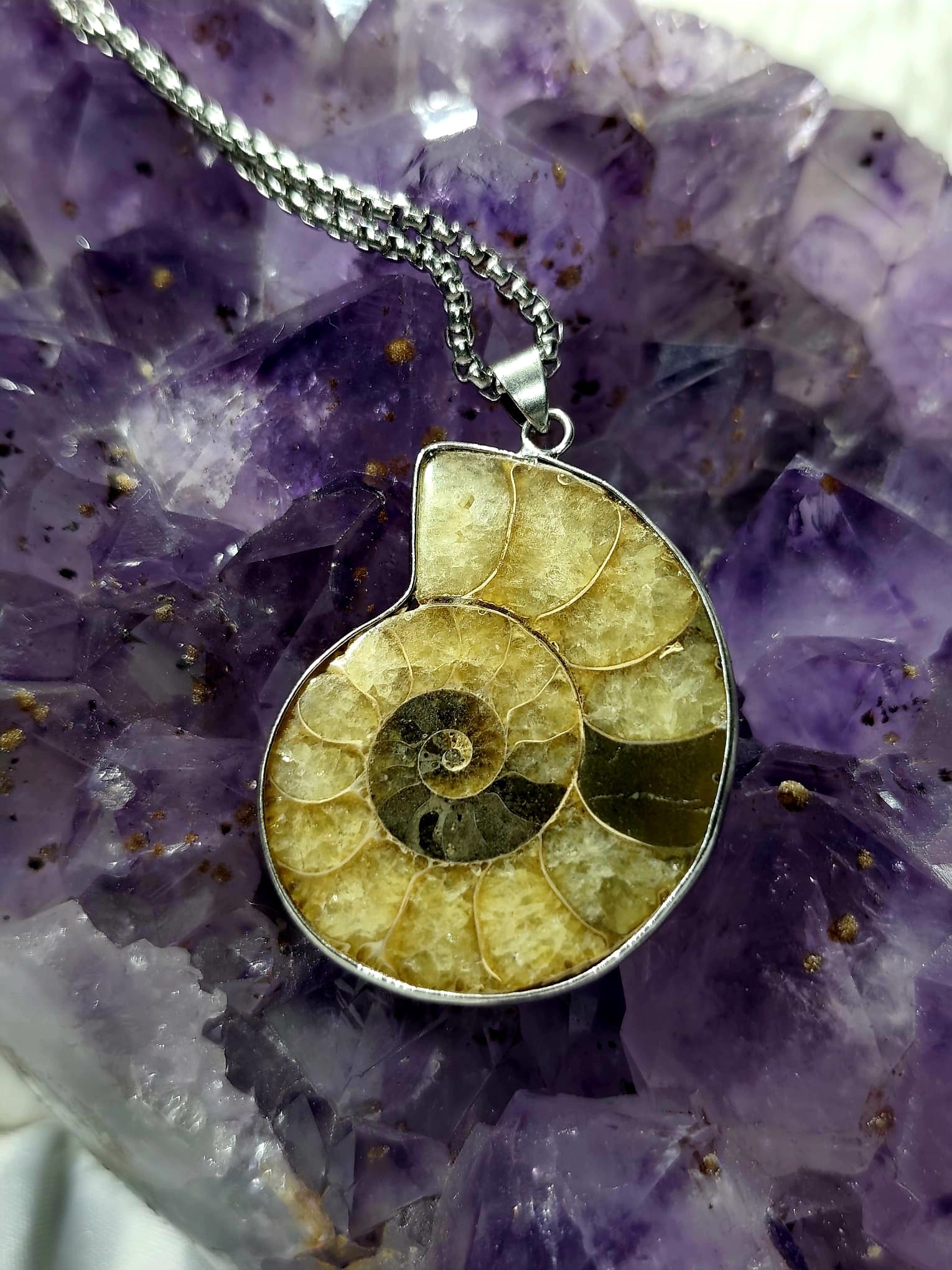 orgonitas piramides brujas cristales artesania minerales pirita cuarzos