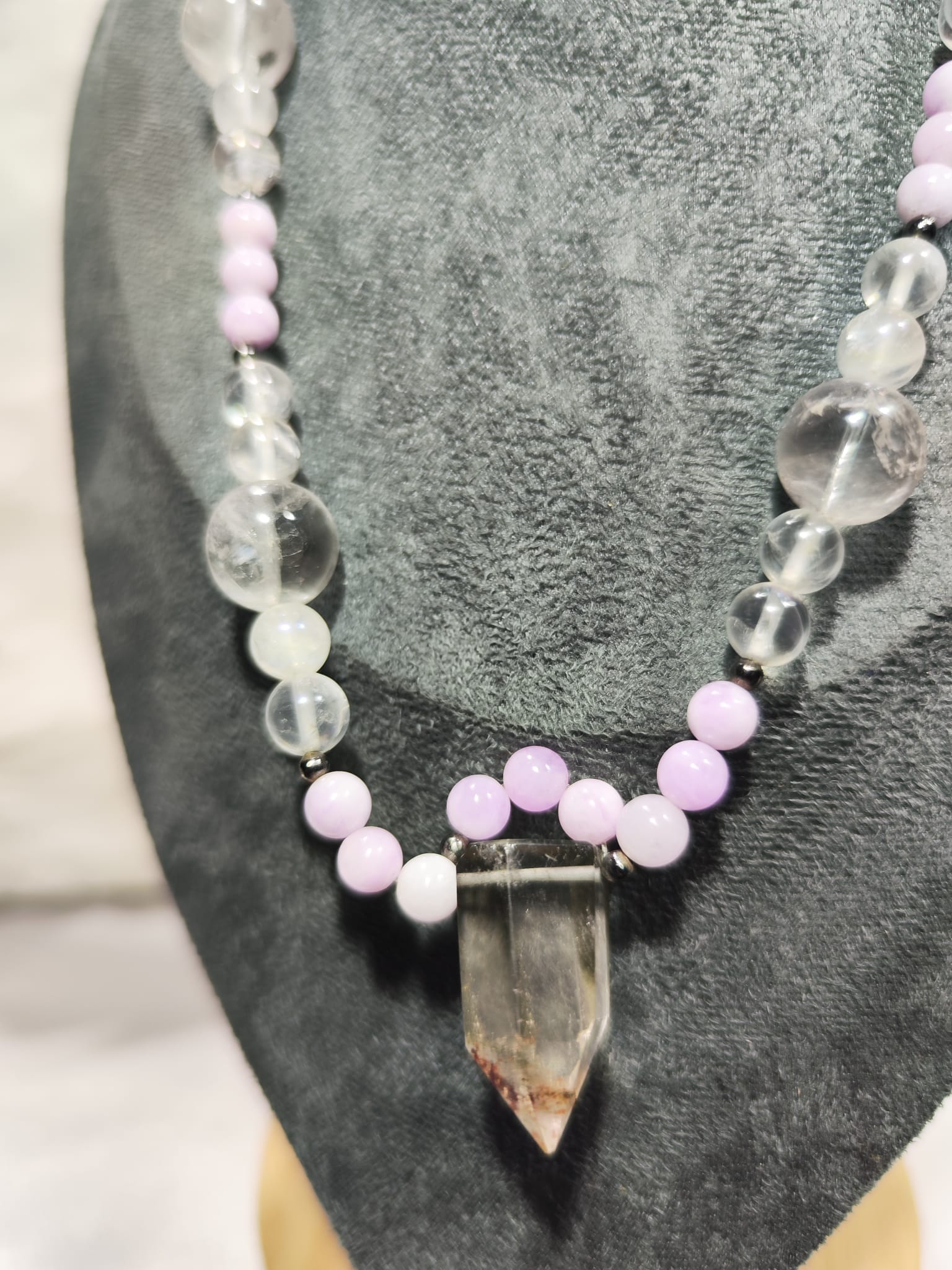 orgonitas piramides brujas cristales artesania minerales pirita cuarzos