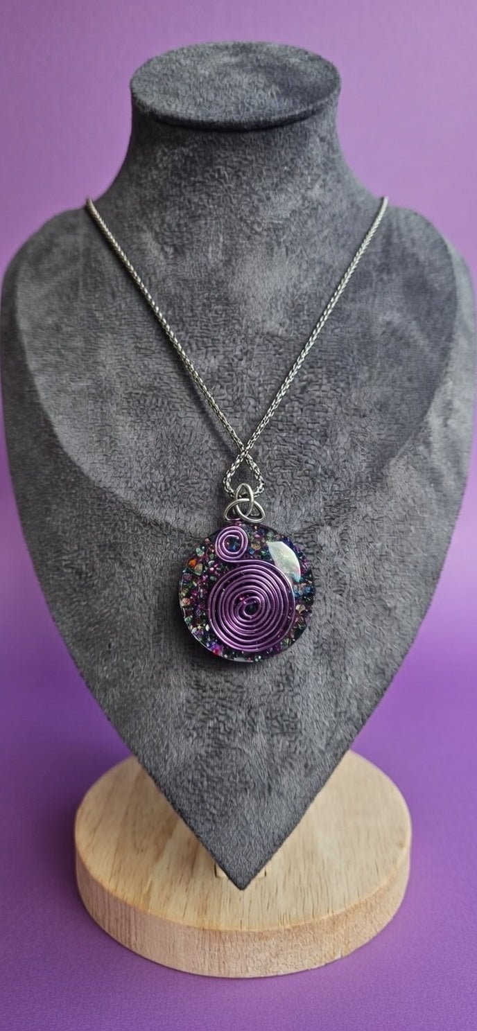 orgonitas piramides brujas cristales artesania minerales pirita cuarzos