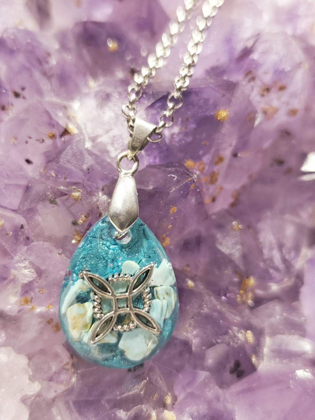 orgonitas piramides brujas cristales artesania minerales pirita cuarzos