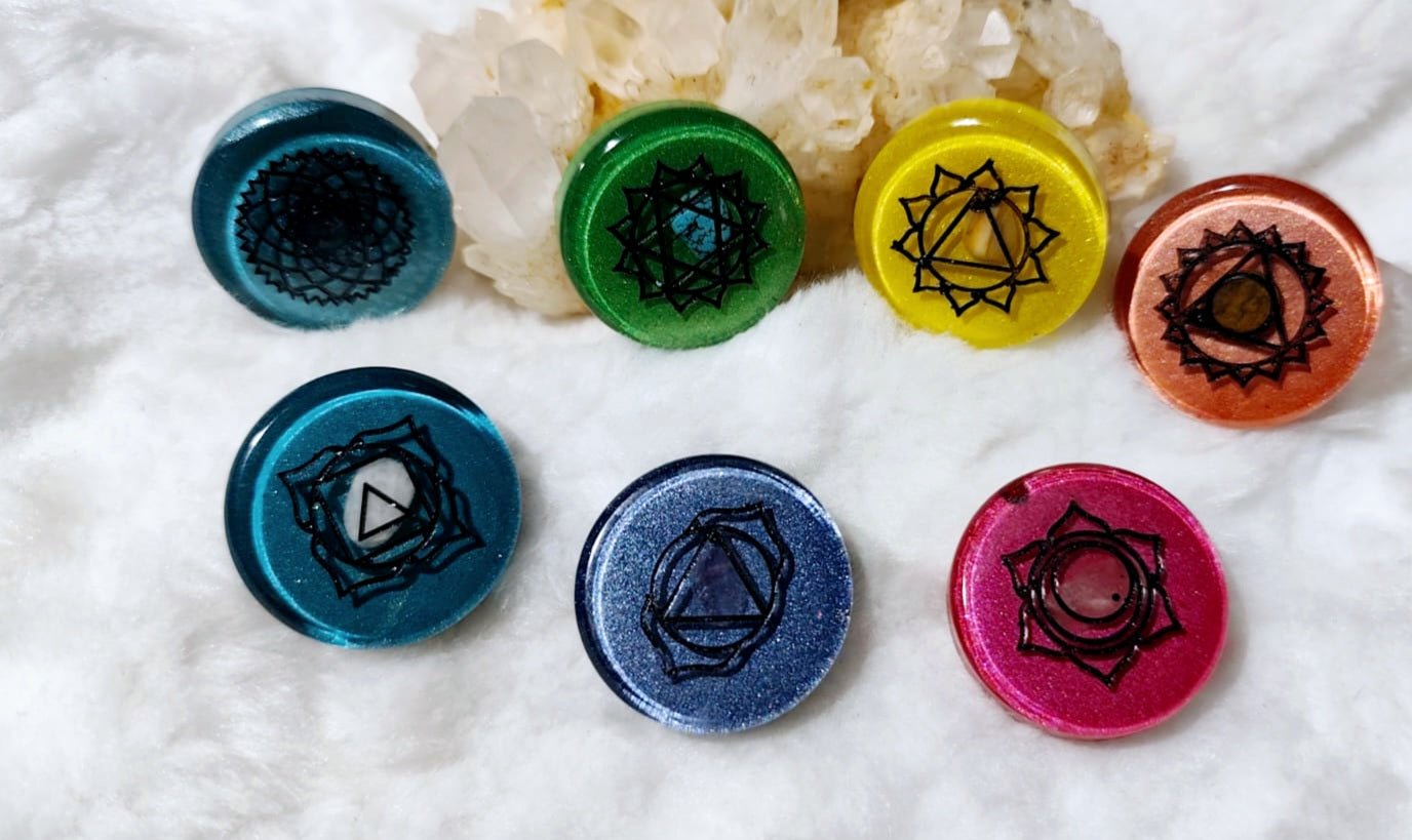 orgonitas piramides brujas cristales artesania minerales pirita cuarzos