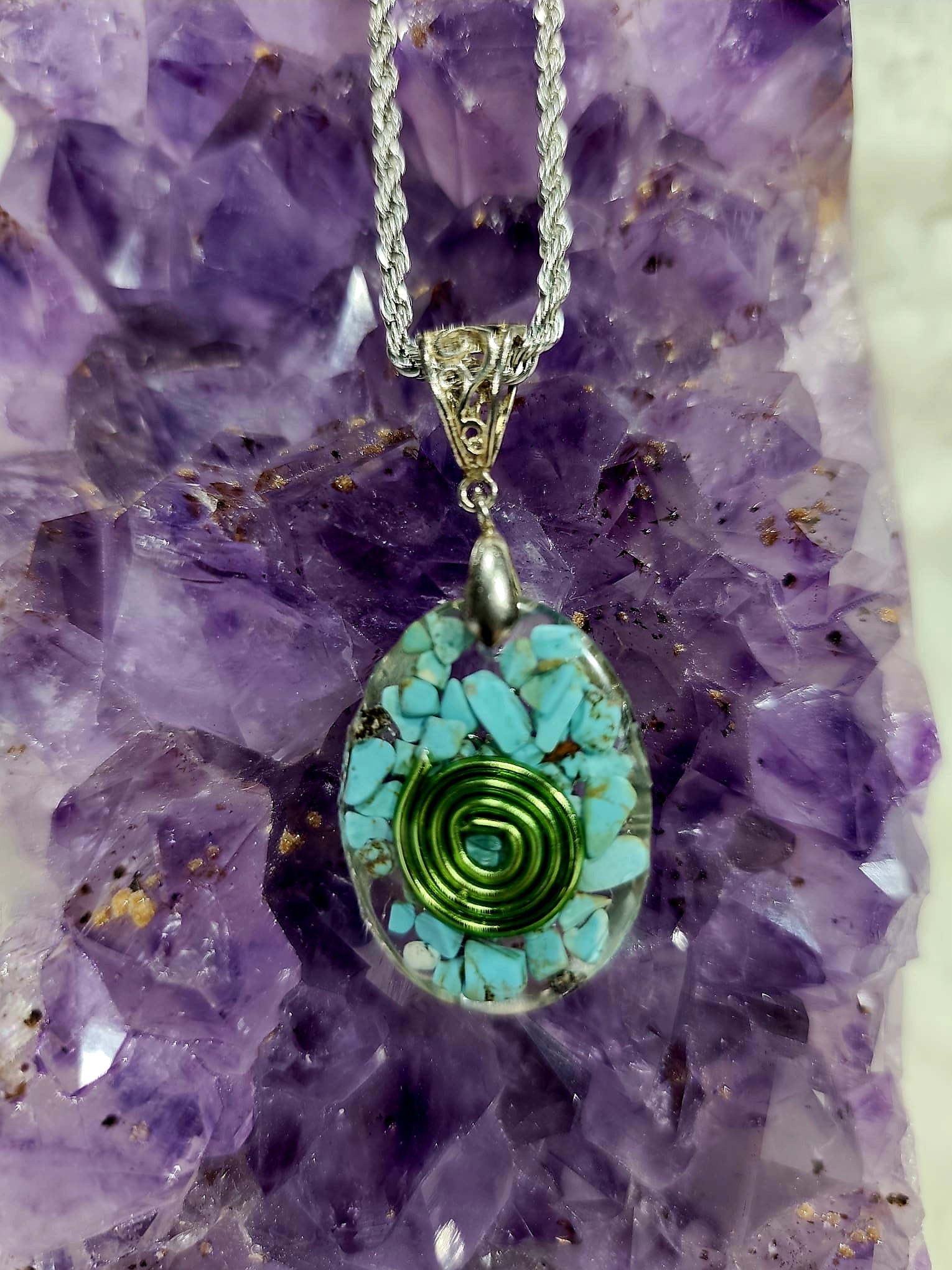 orgonitas piramides brujas cristales artesania minerales pirita cuarzos