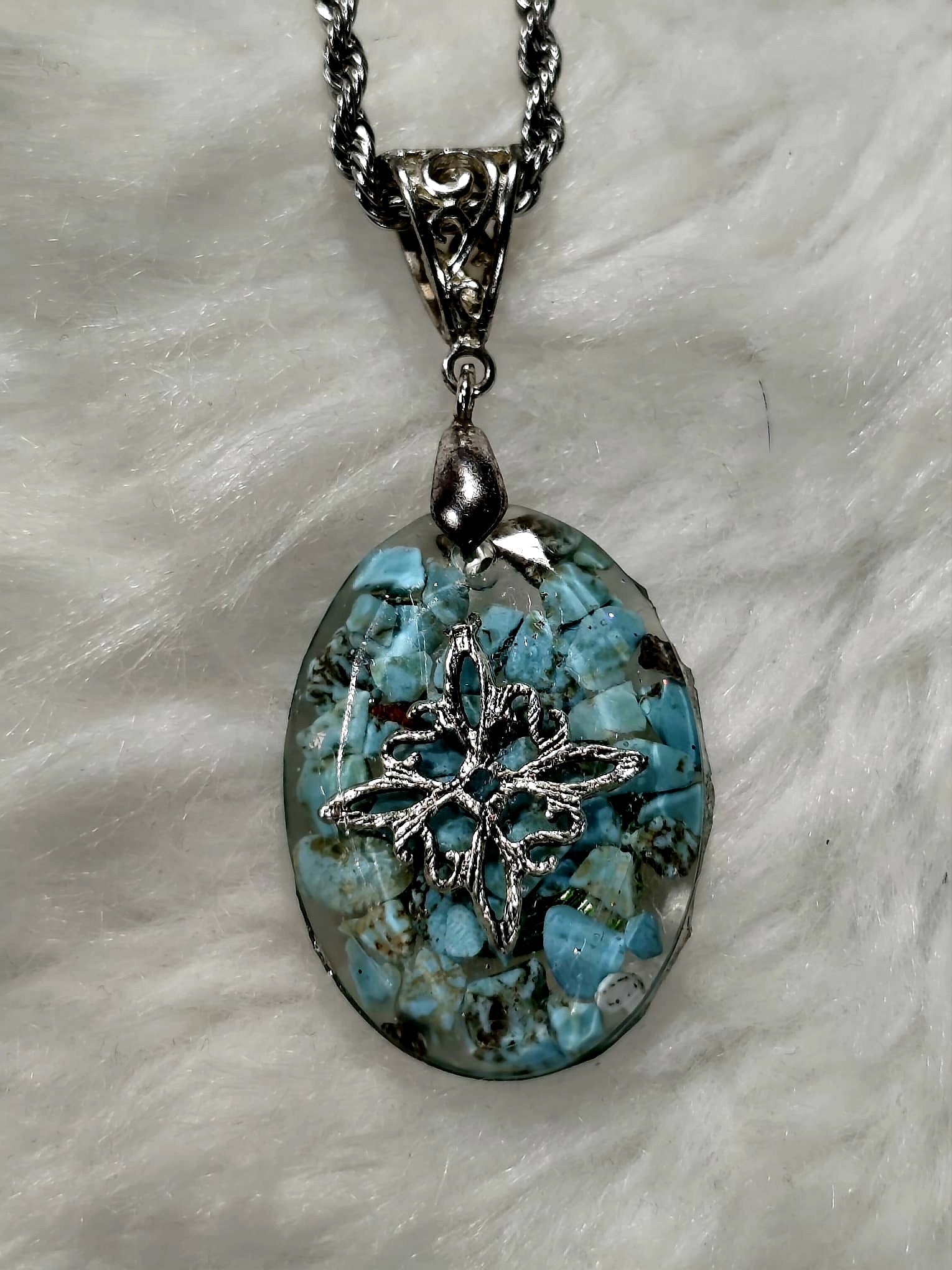 orgonitas piramides brujas cristales artesania minerales pirita cuarzos