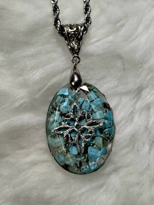 orgonitas piramides brujas cristales artesania minerales pirita cuarzos