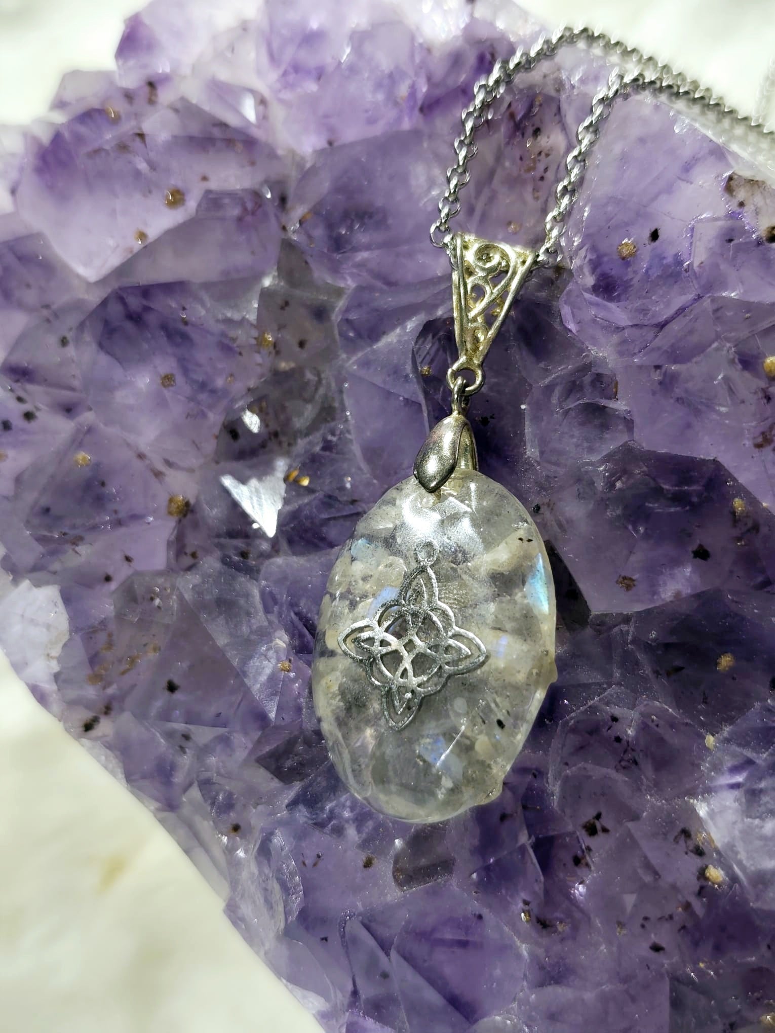 orgonitas piramides brujas cristales artesania minerales pirita cuarzos