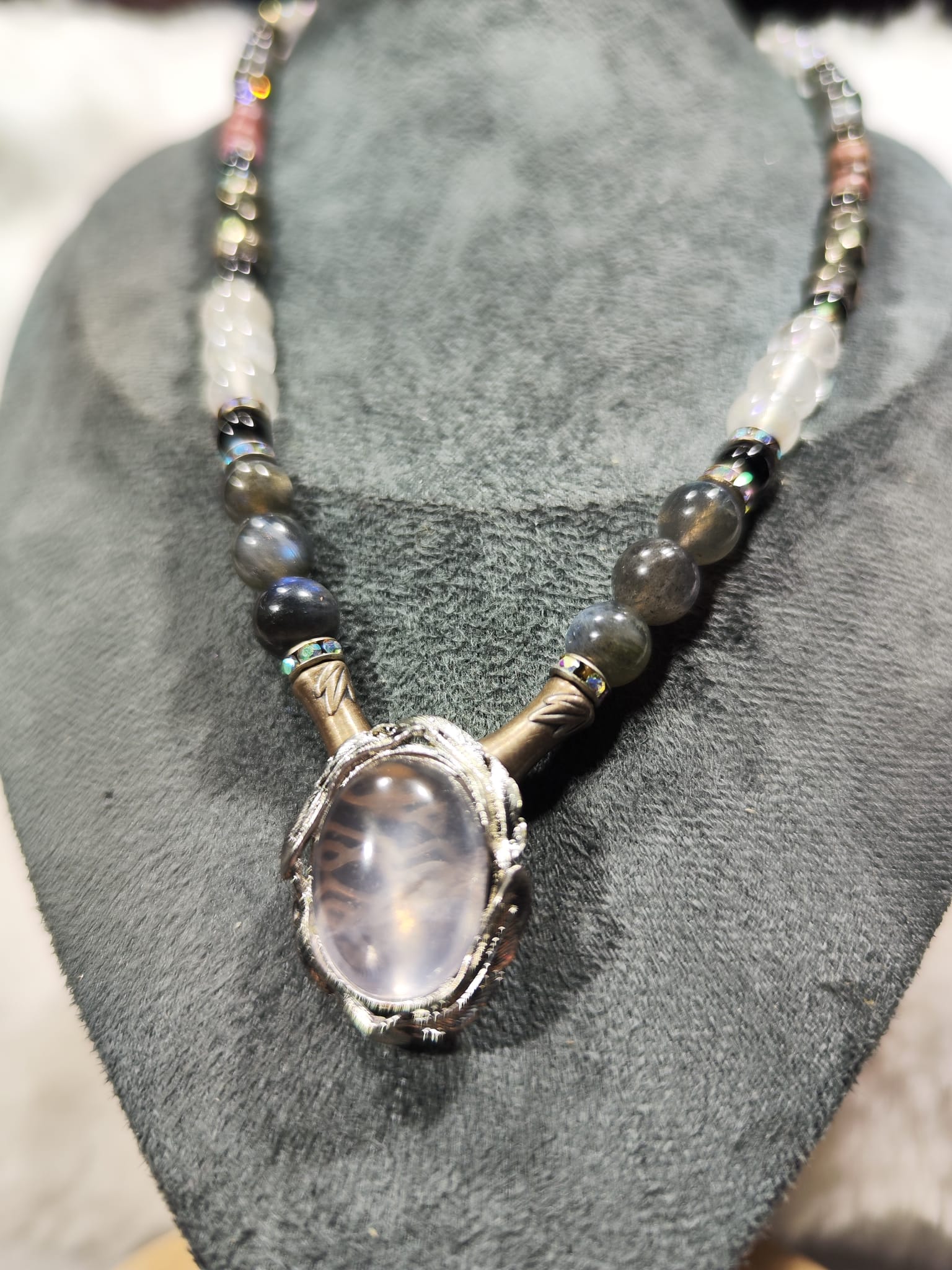 orgonitas piramides brujas cristales artesania minerales pirita cuarzos