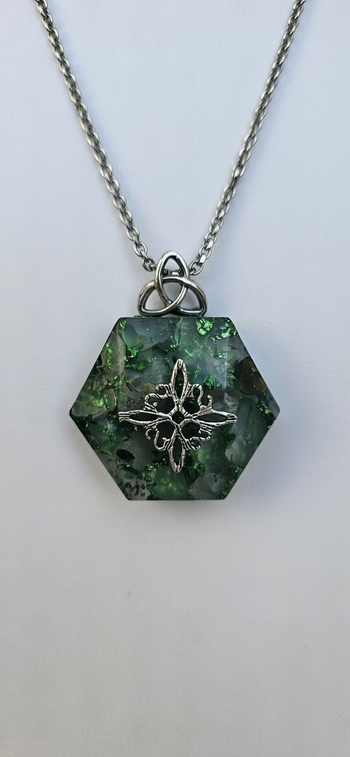 orgonitas piramides brujas cristales artesania minerales pirita cuarzos