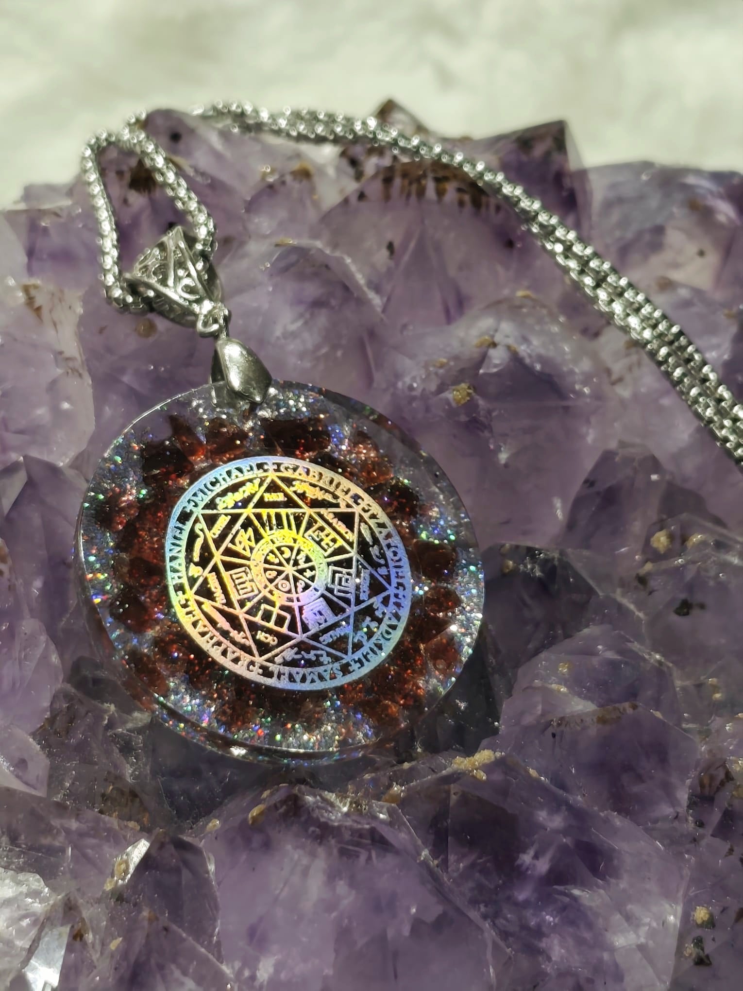 orgonitas piramides brujas cristales artesania minerales pirita cuarzos