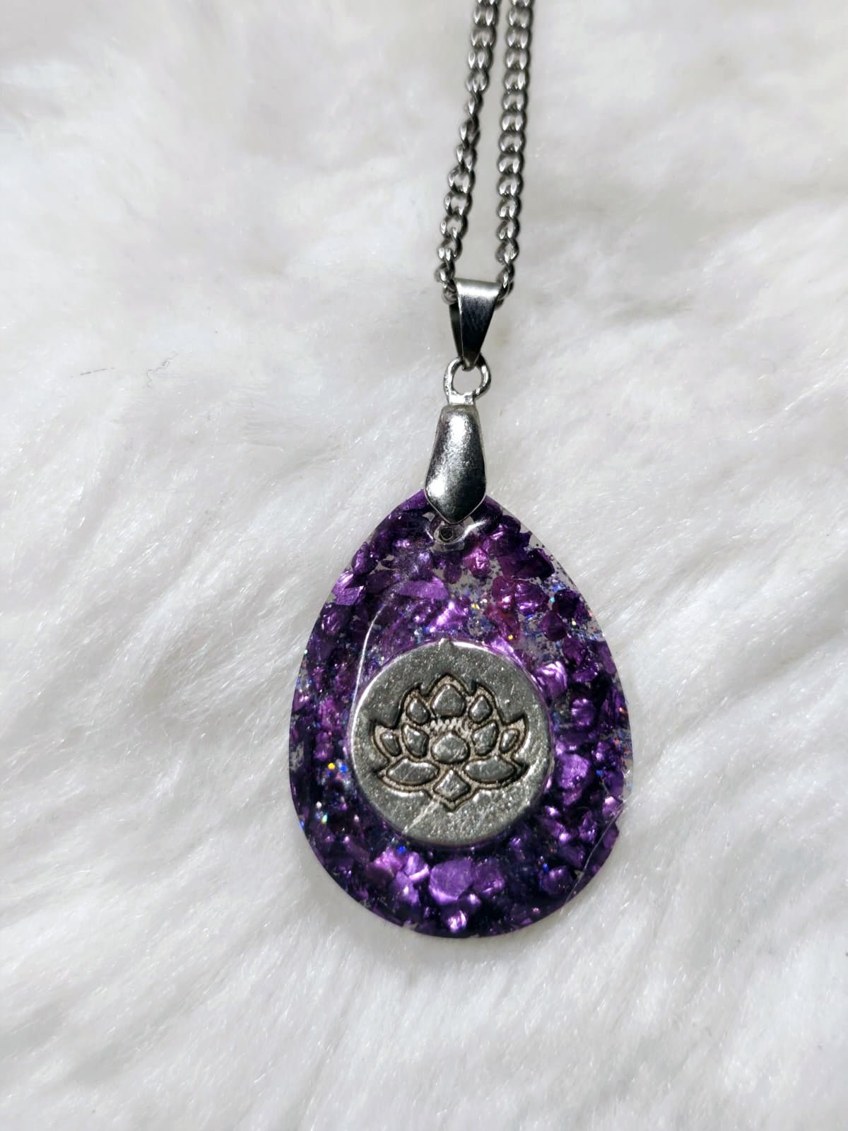 orgonitas piramides brujas cristales artesania minerales pirita cuarzos